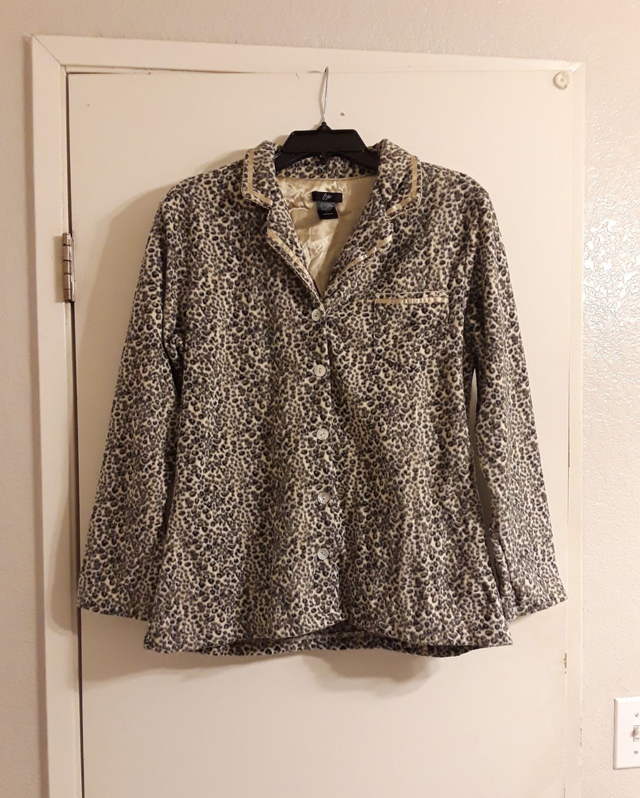 NWOT Aria Fleece Leopard Pajama Coat