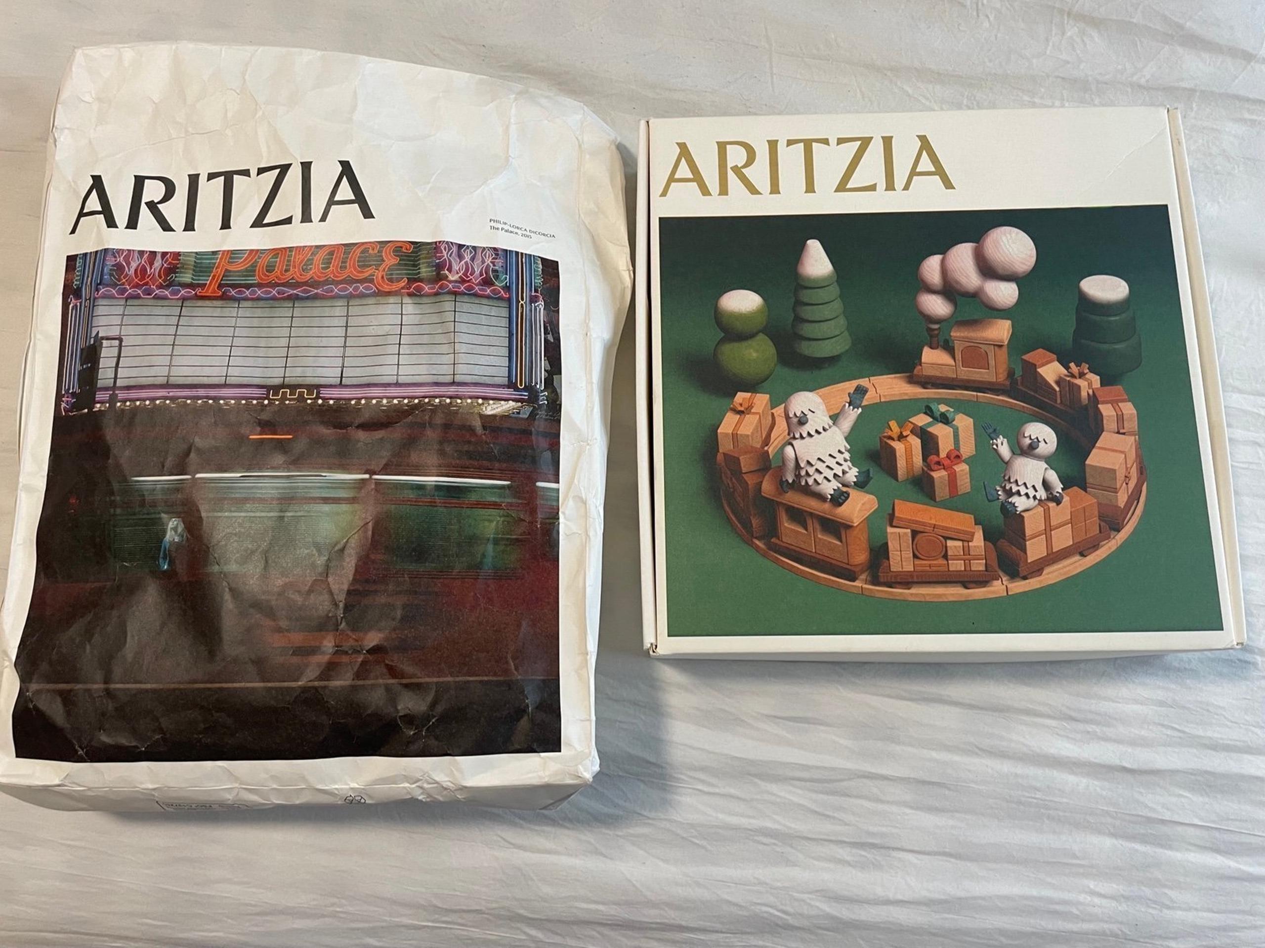 Aritzia  100% Cashmere yarn scarf