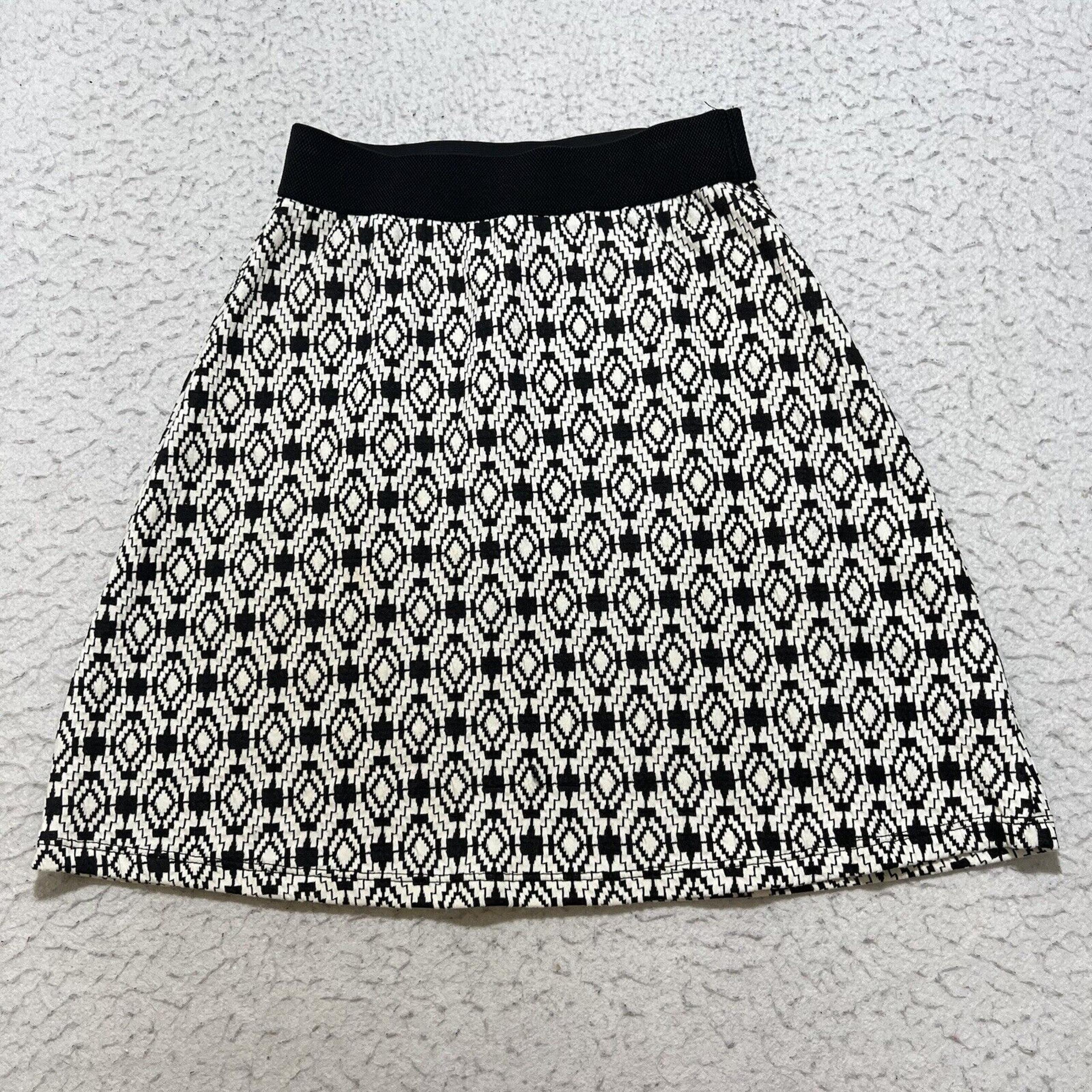 GILLI Kelsey Women's Small Flared Mini Skirt Black + White Geometric Stretch