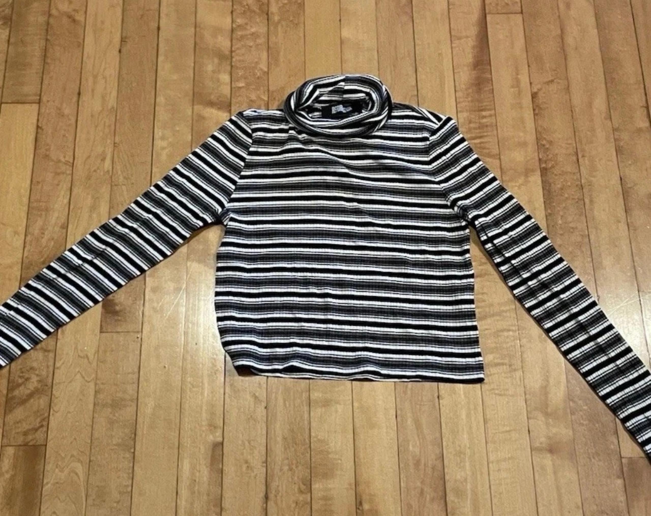 Reformation Alto Top. Sm. Design Team Exclusive Striped Design.