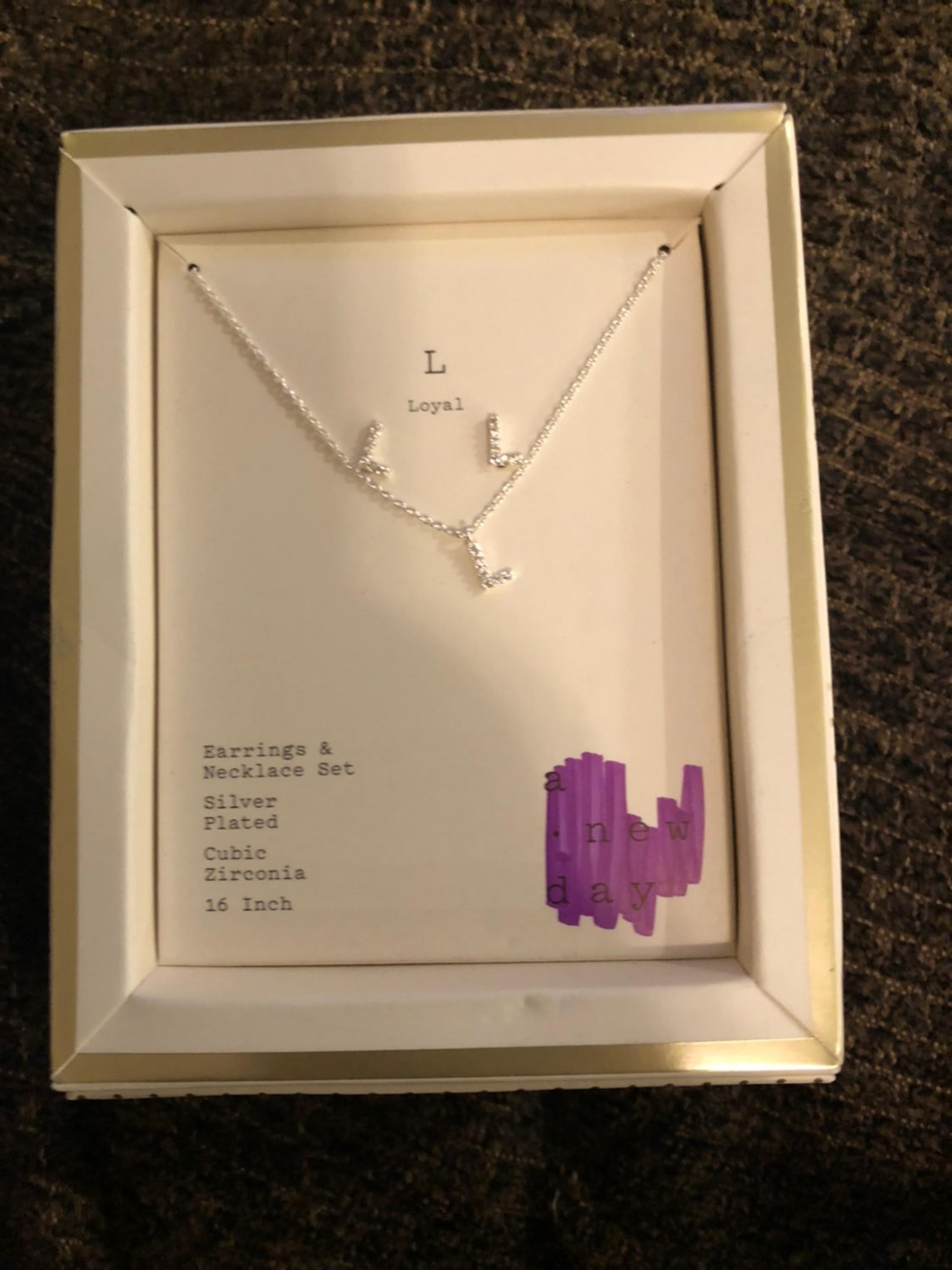 Necklace and earring set