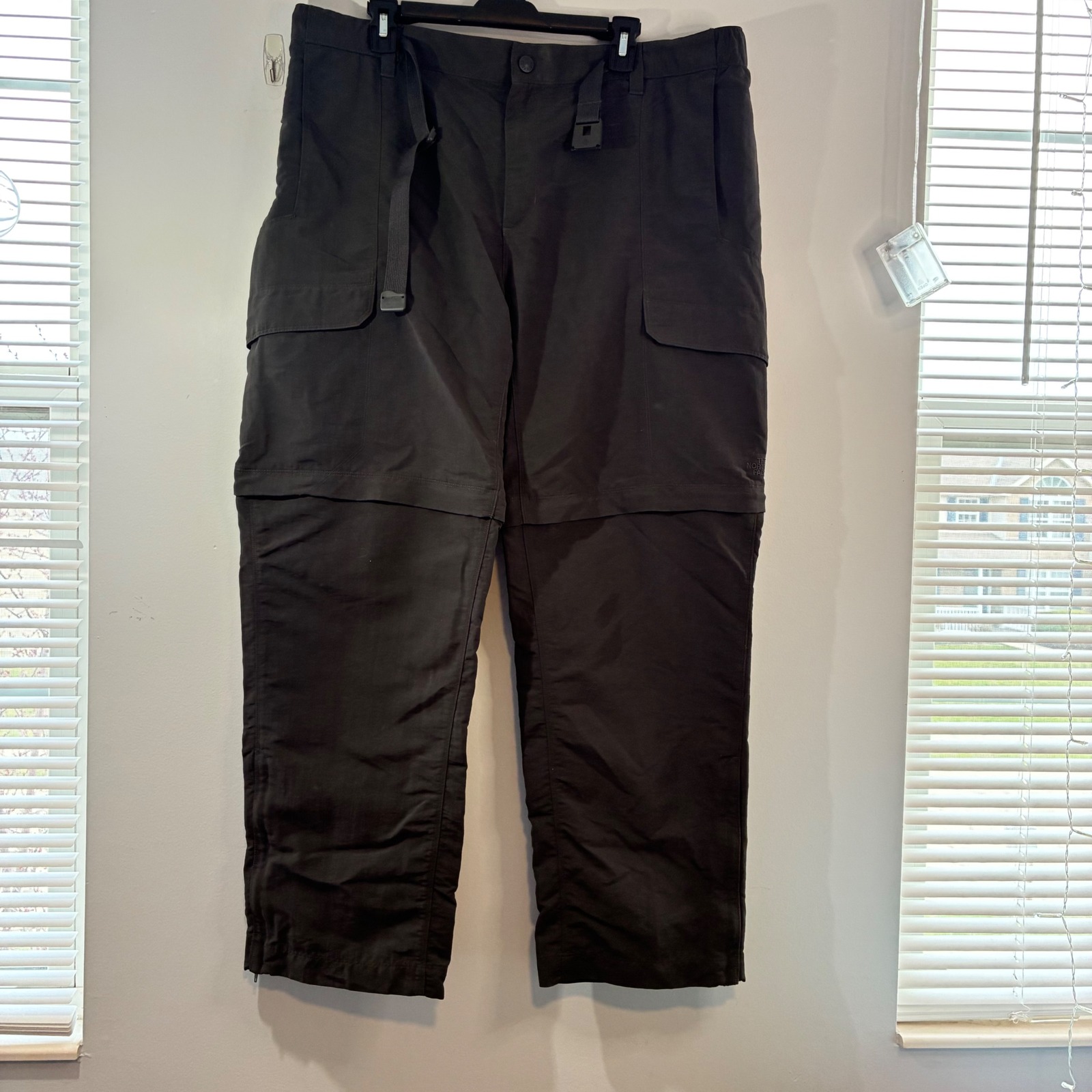 The North Face Convertible Cargo Pants Mens XL GrayGrr Belted Zip Pockets Nylon