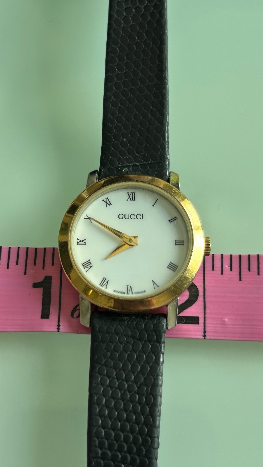 Authentic Gucci 2200 Vintage Ladies watch