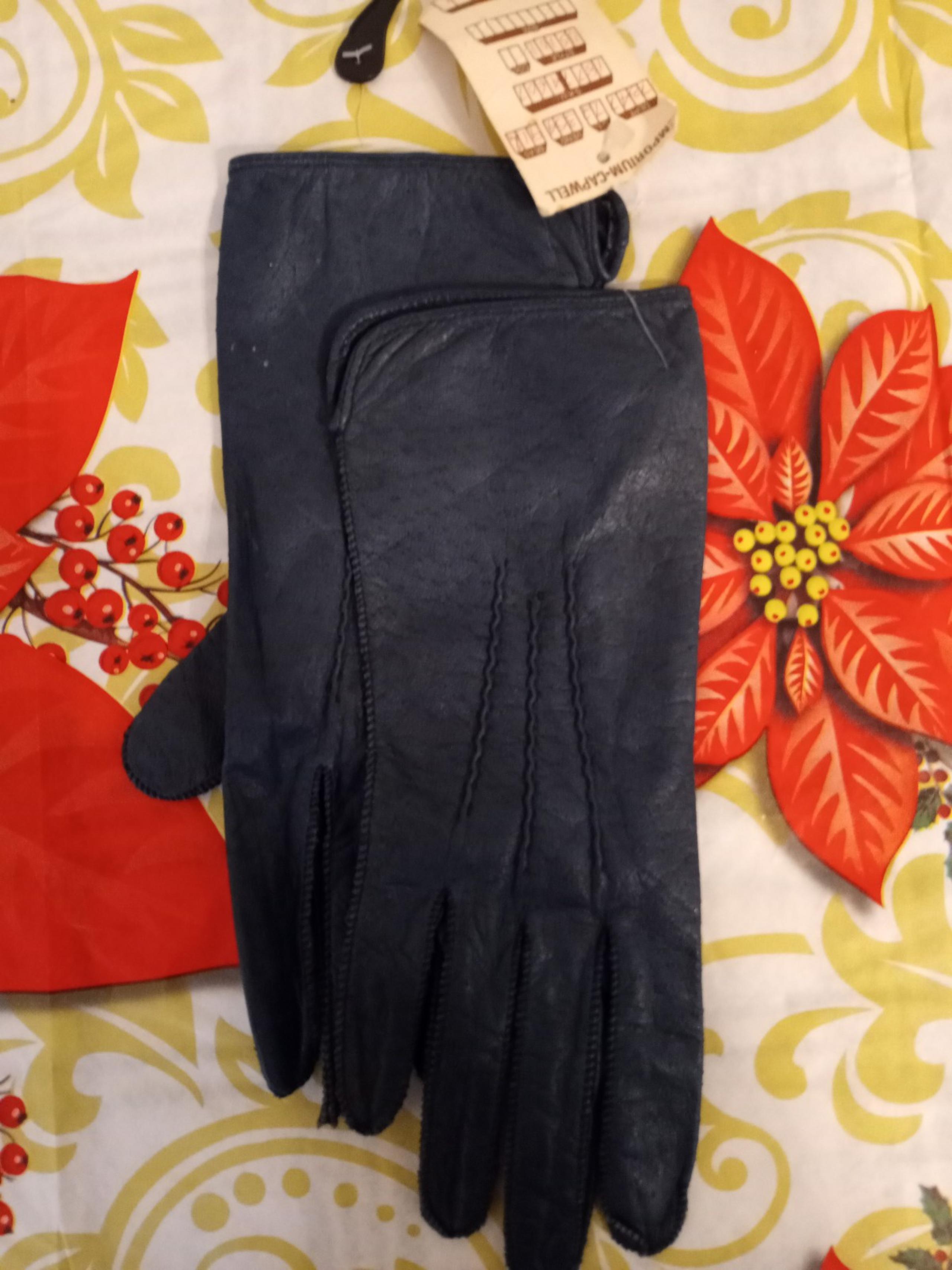 VINTAGE  FOWNES AQUA GREEN  LEATHER  GLOVES