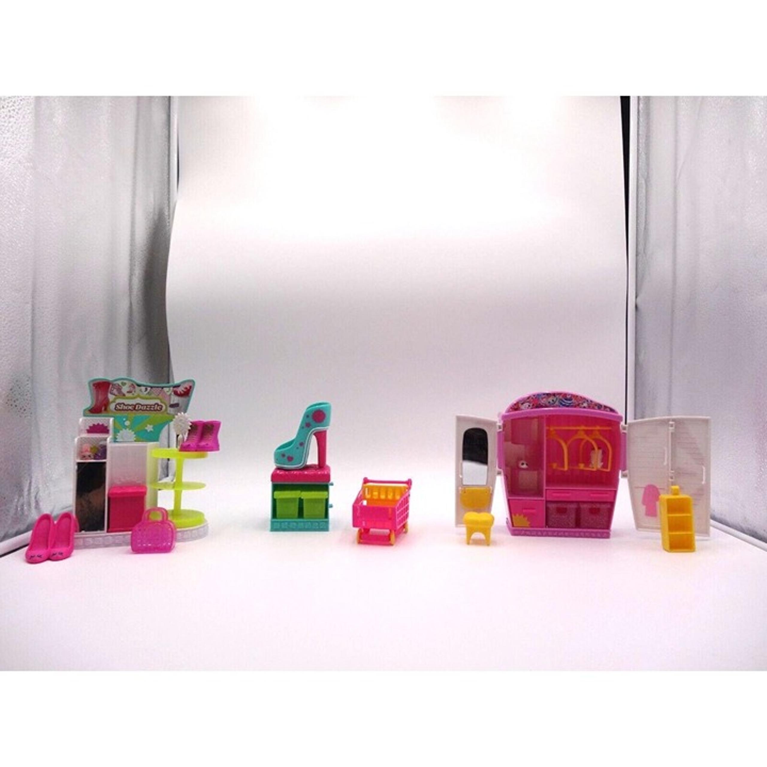 Shopkins Fashion Spree Shoe Dazzle Stand Display Fun Bed Wardrobe Prom Shoes