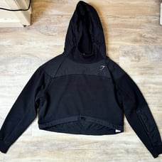 Cropped Gymshark Hoodie with zip pocket