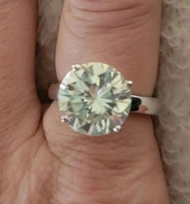 5.60 Ct VVS1 ICE Off White Round Moissanite Diamond 925 Silver Ring Size 7