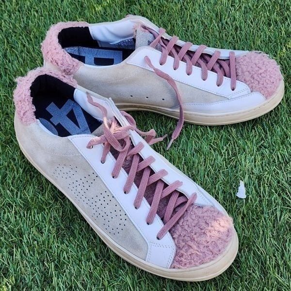 P448 - Womens Sneakers - SIZE 41. - US9.5