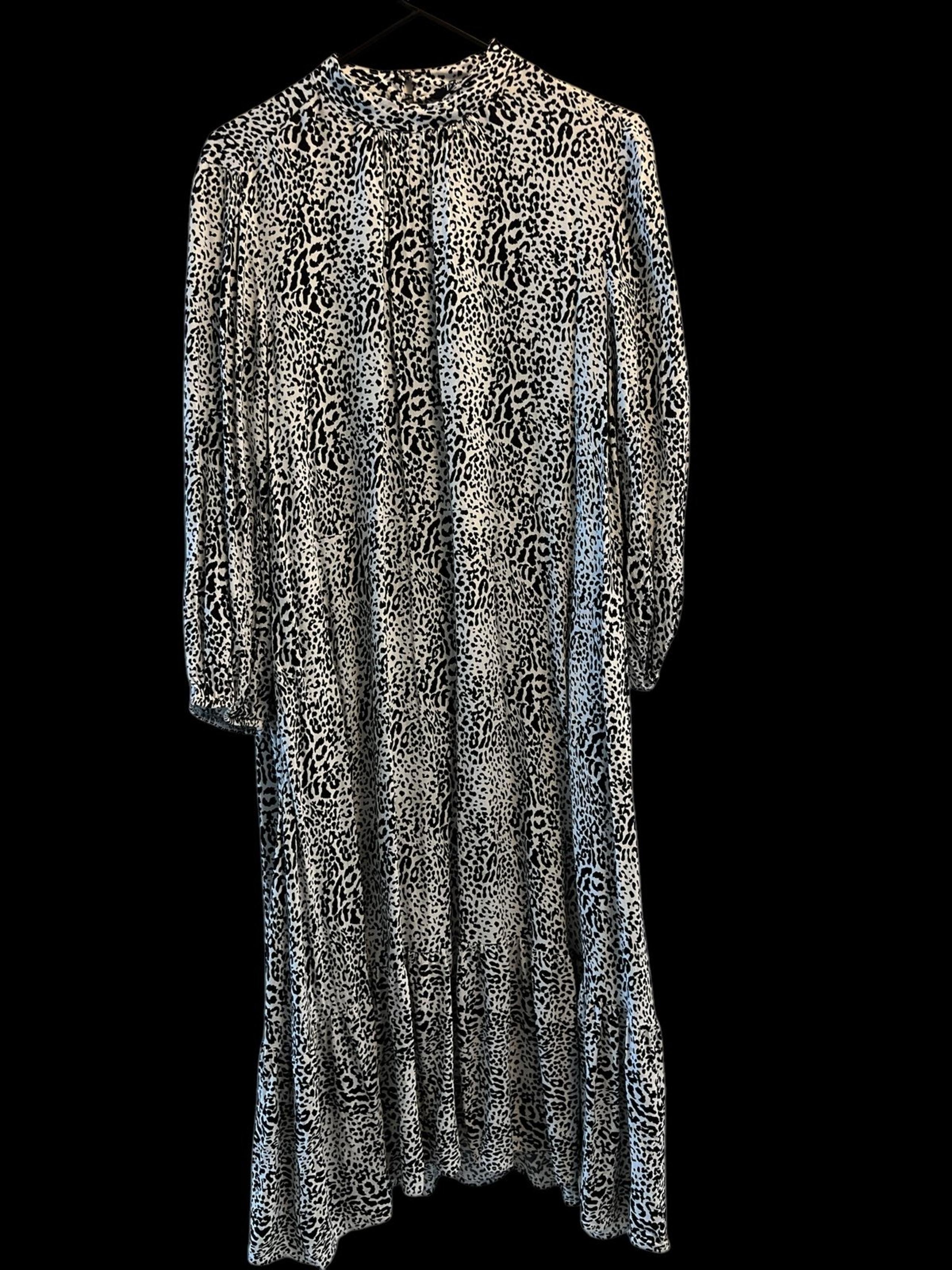 Zara women’s size MED dress black & white print Midi Long sleeve high neck EUC