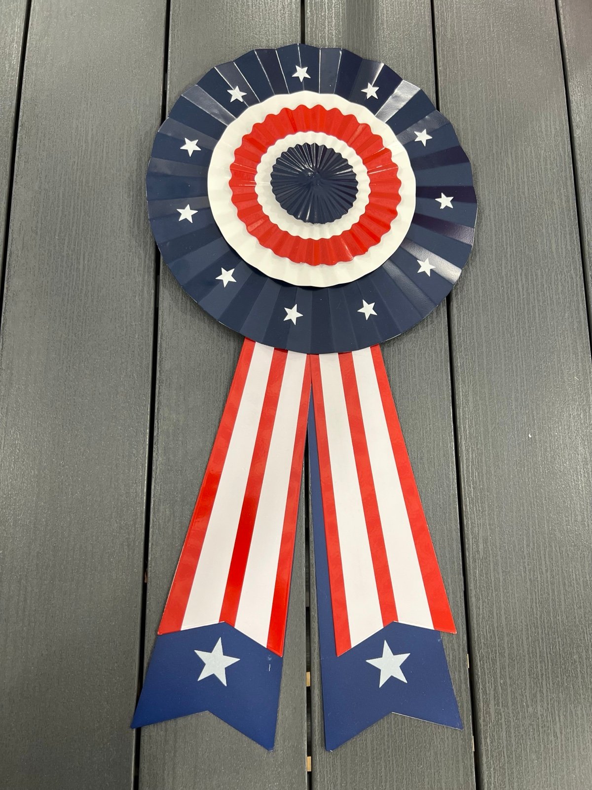 PATRIOT MARTHA STEWART METAL AMERICAN FLAG COQUETTE BOW WALL HANGER IN/OUTDOOR