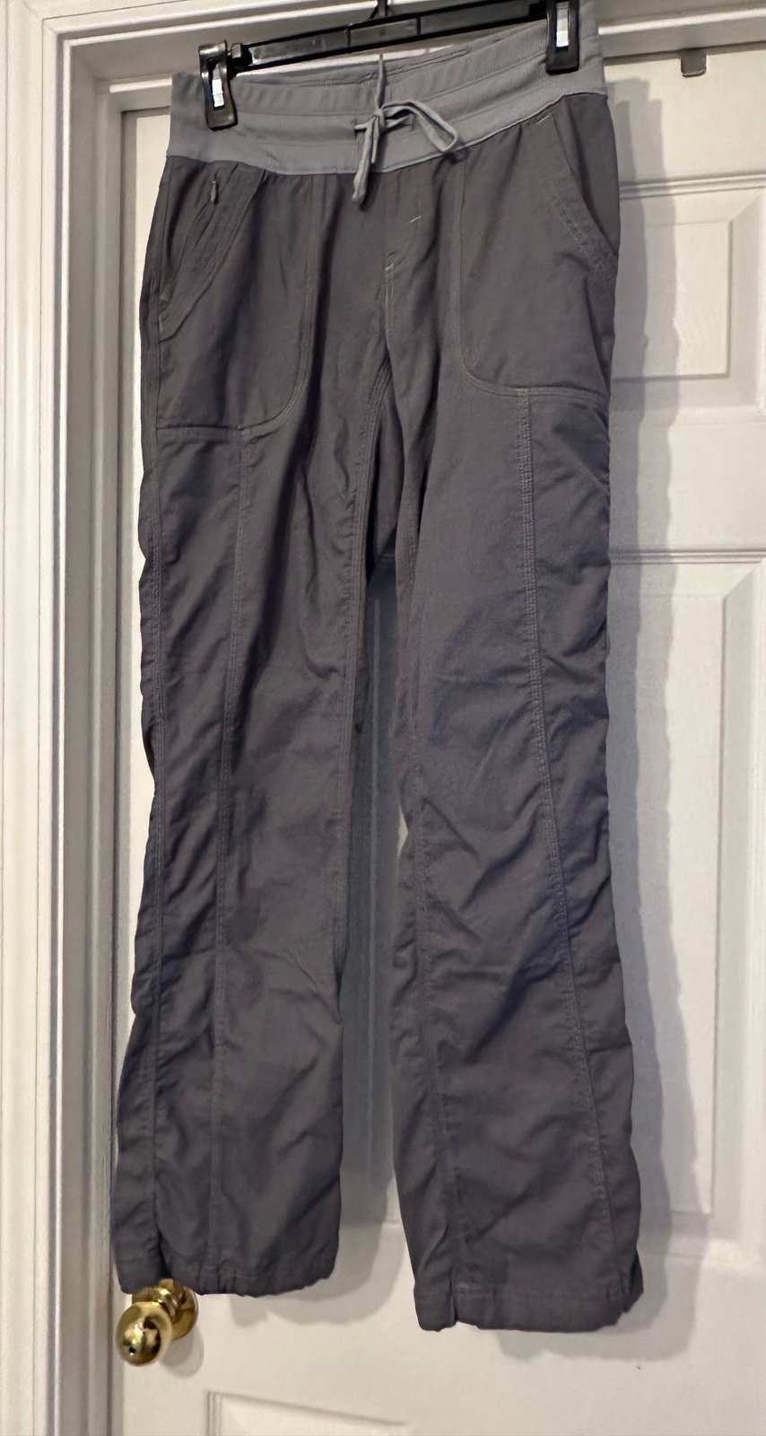 The NORTH FACE Tech Aphrodite 2.0 Capri Pants are a Women’s Size SP.
