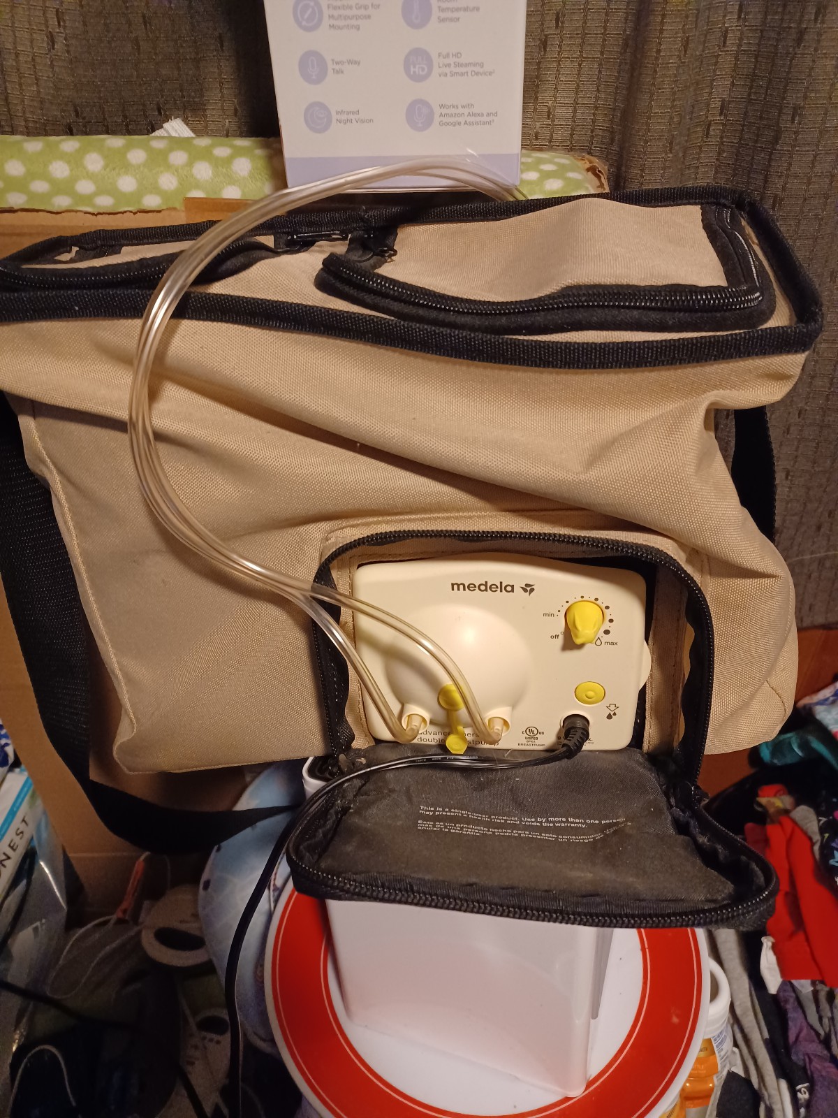 Built in cooler with breast pump modella