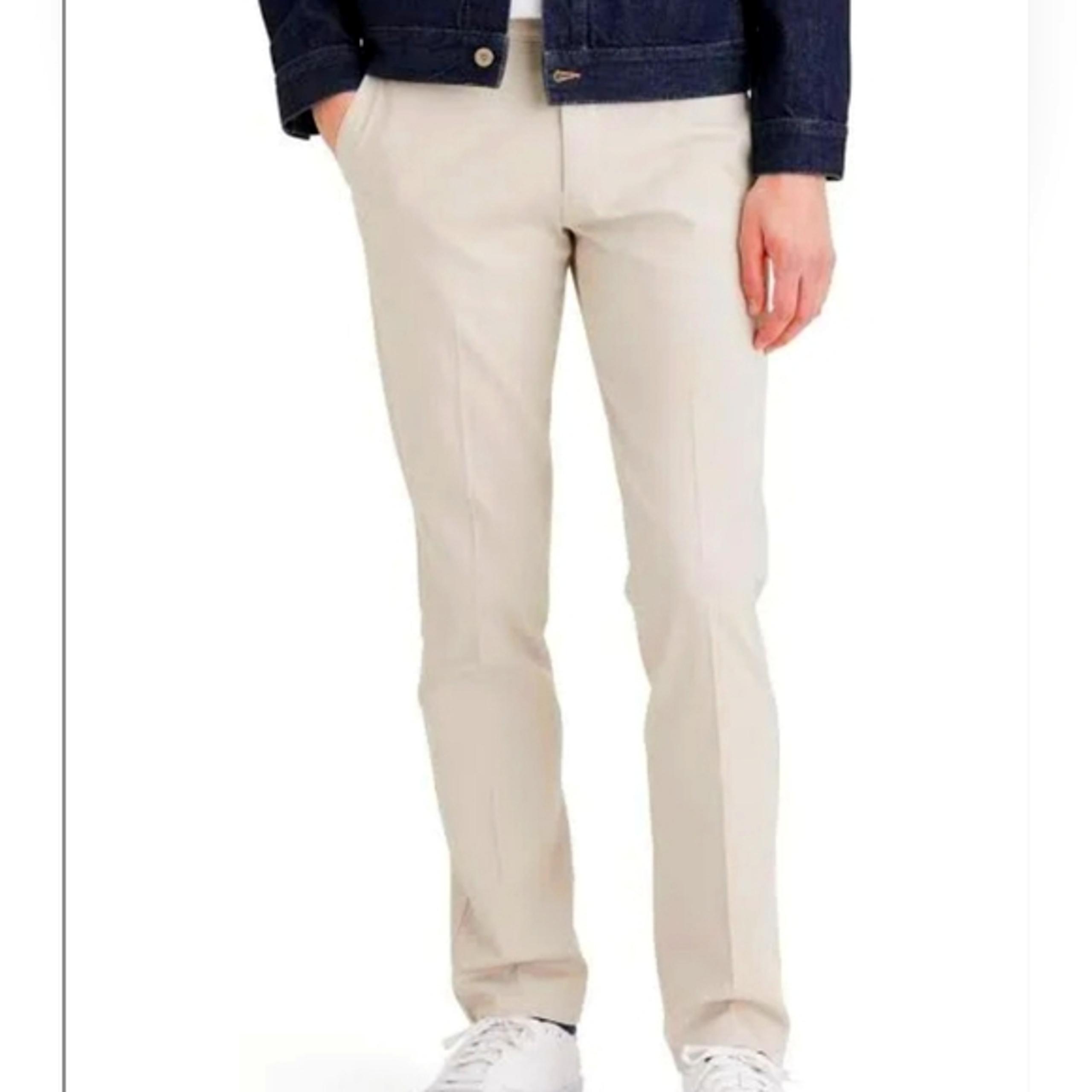 NEW Mens Dockers Slim Tapered Flex Fit Chino w/ Stretch. W33 x L30. Khaki Color.