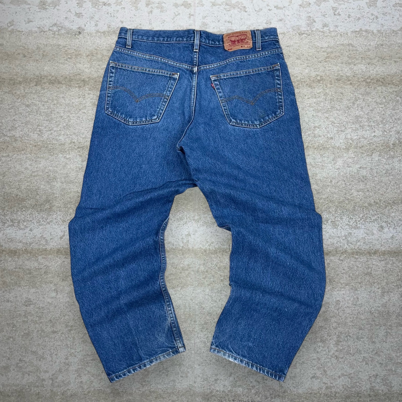 Vintage Levis Jeans 550 Relaxed Fit Medium Wash Denim Paper Tag 100% Cotton 90s