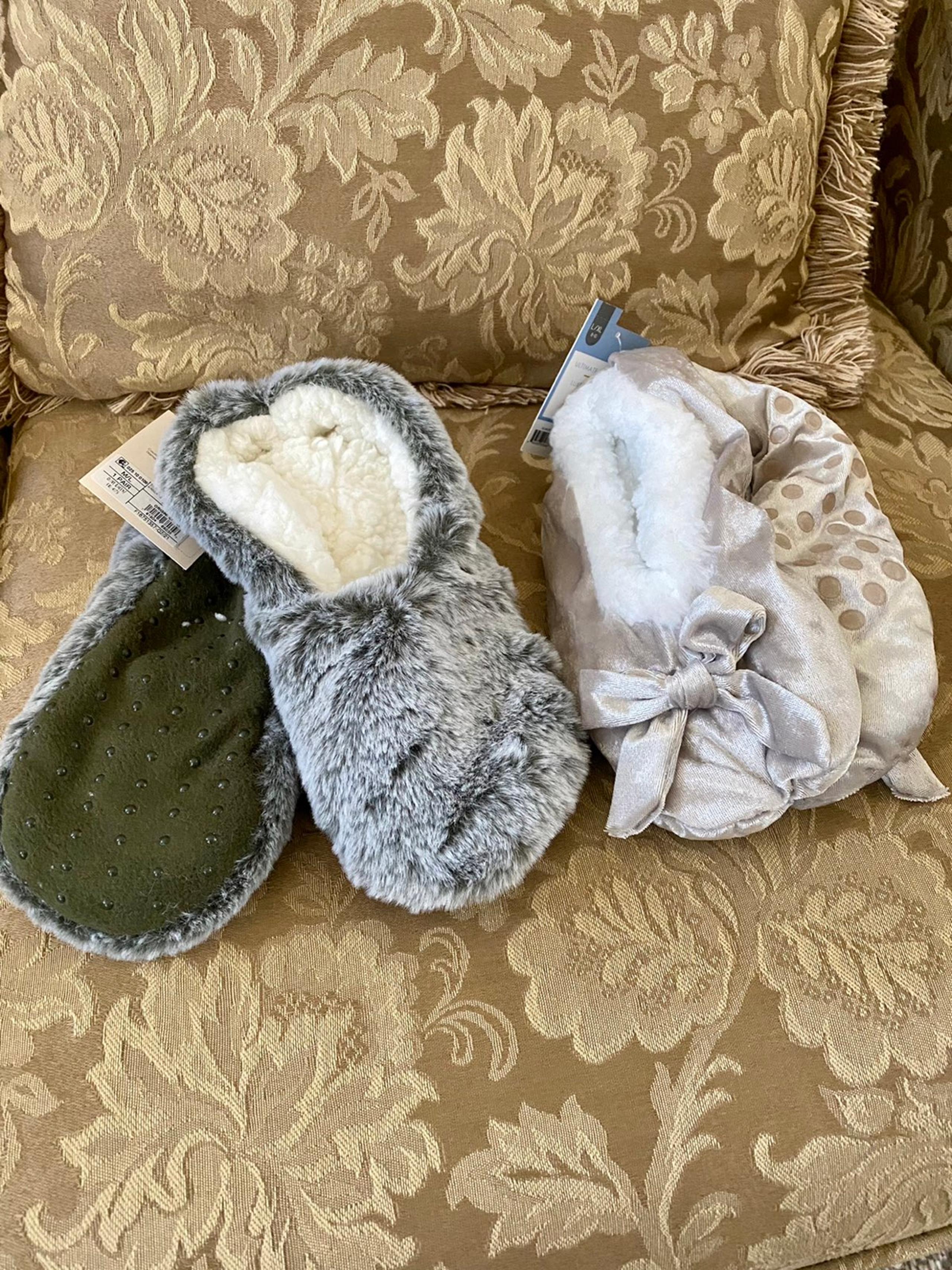 Slippers bundle of 2 footie booties