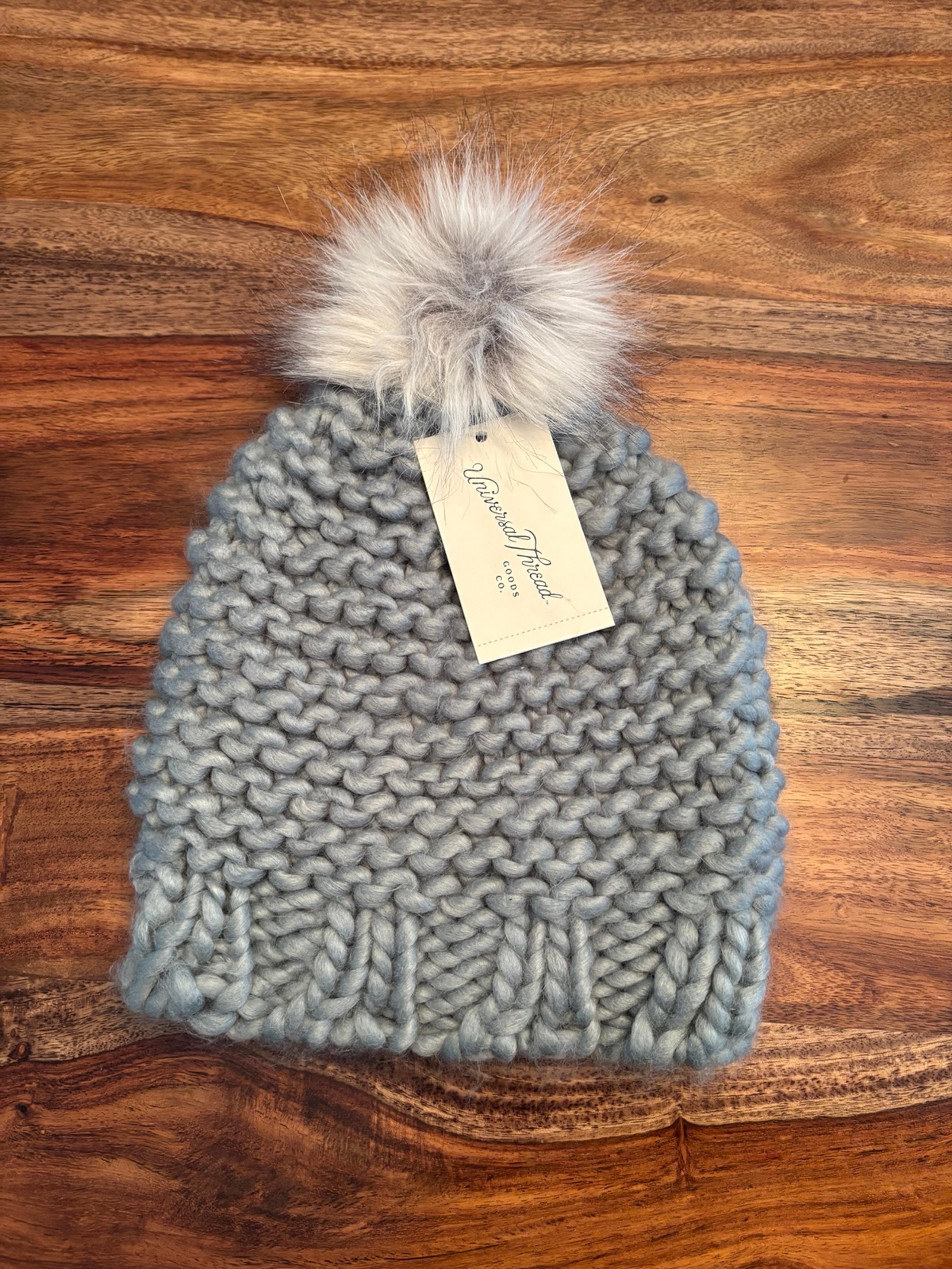 NWT women’s UNIVERSAL THREAD Mint Green Knit Winter Hat Beanie Fleece Lined