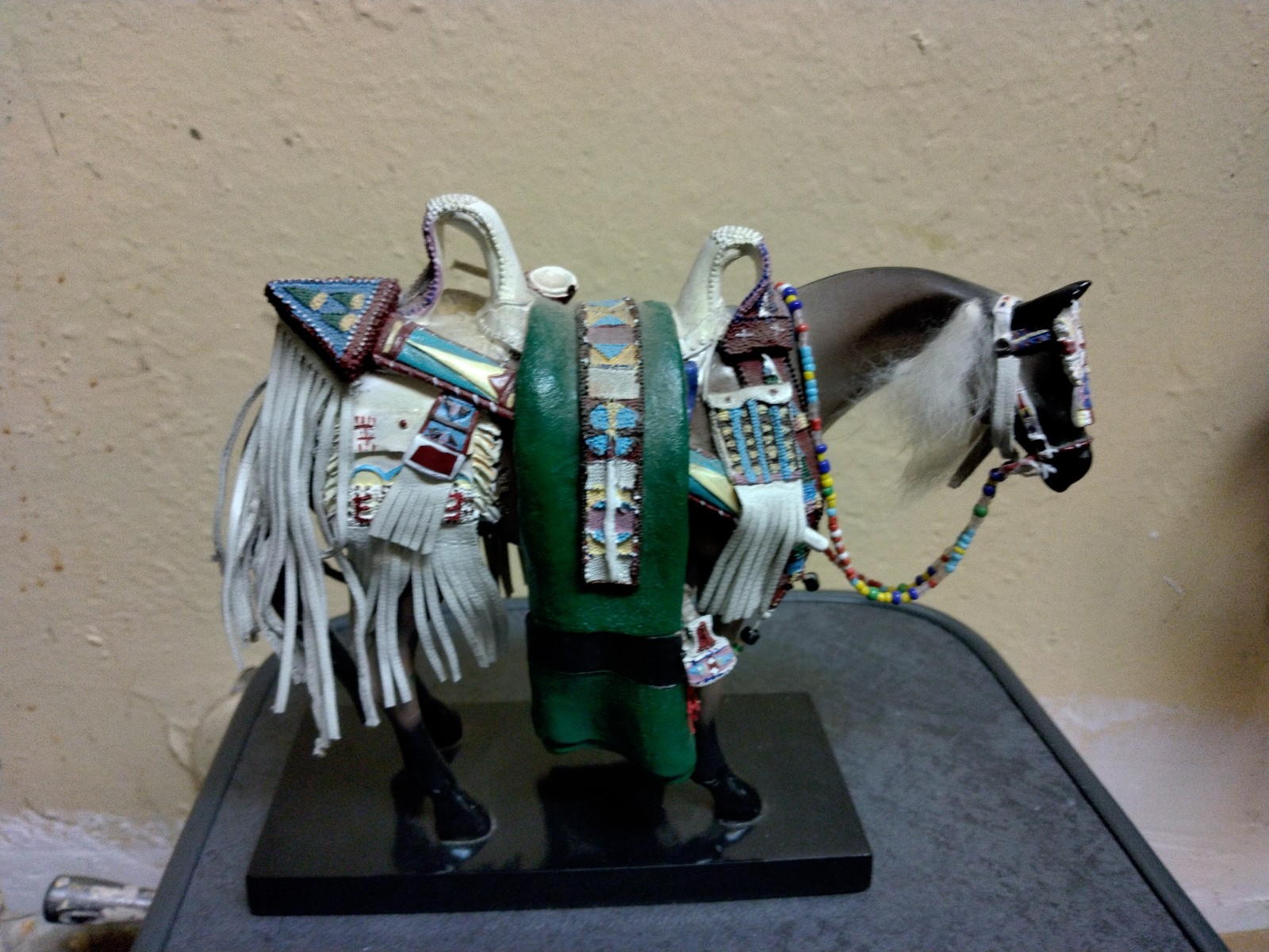 Trail of painted ponies statue