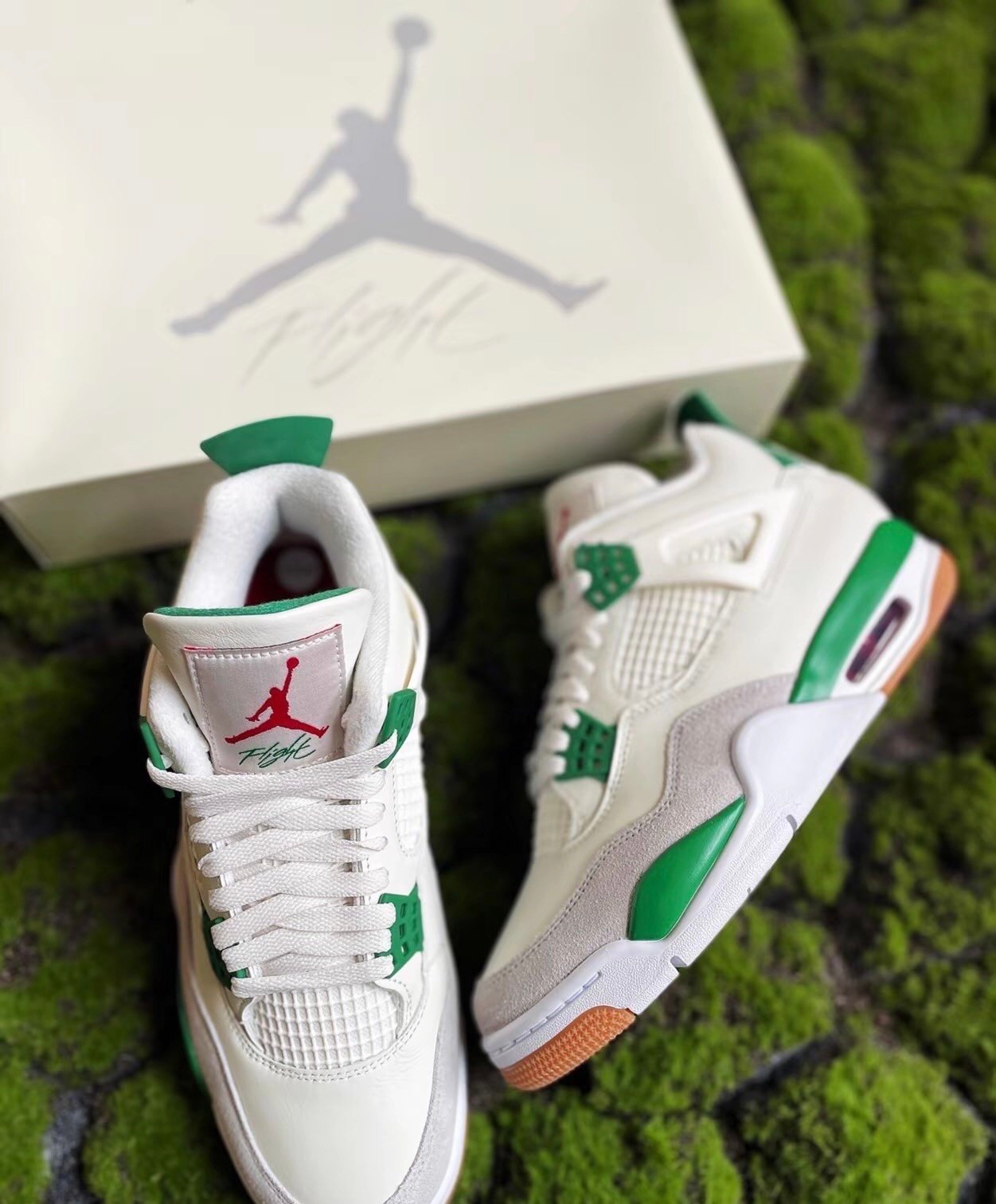 Nike Air Jordan 4 retro green pine