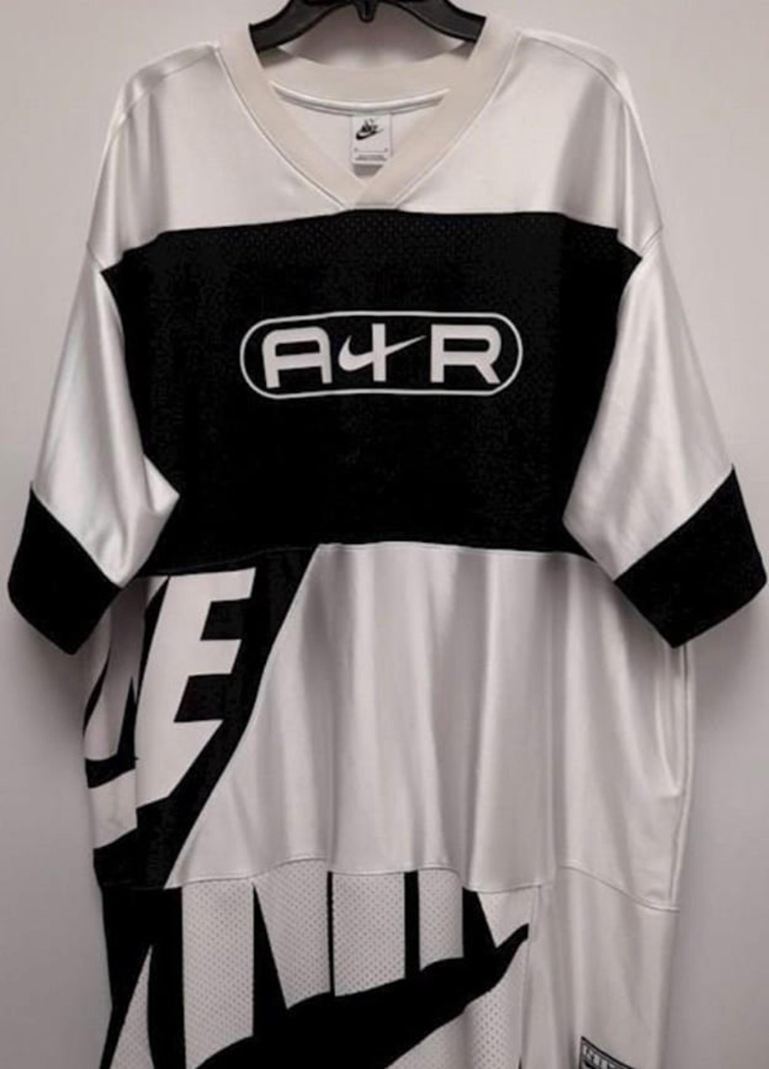 NWOT Nike Air Women's Printed Mesh Long Sleeve White Black