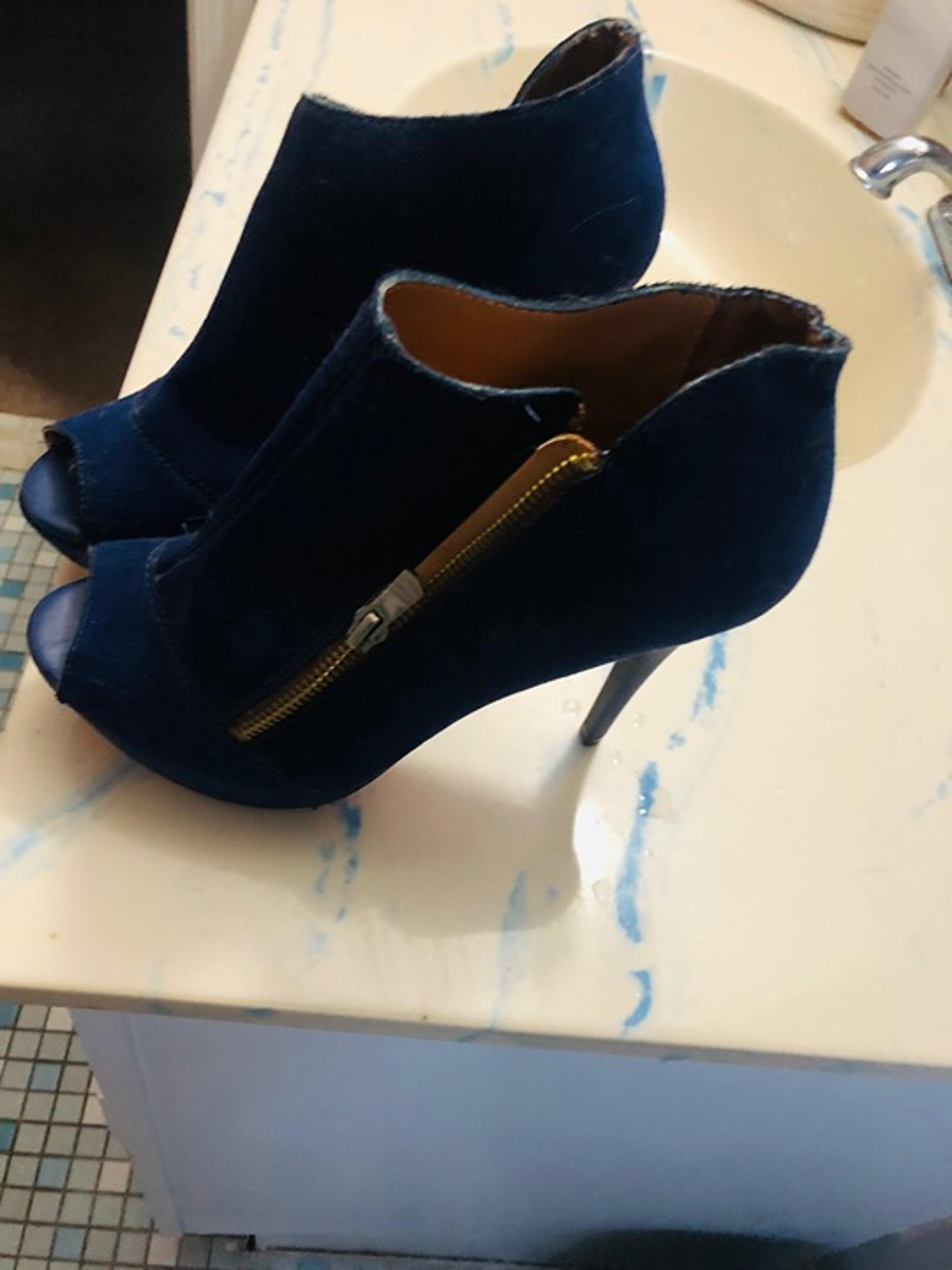 heels size 8