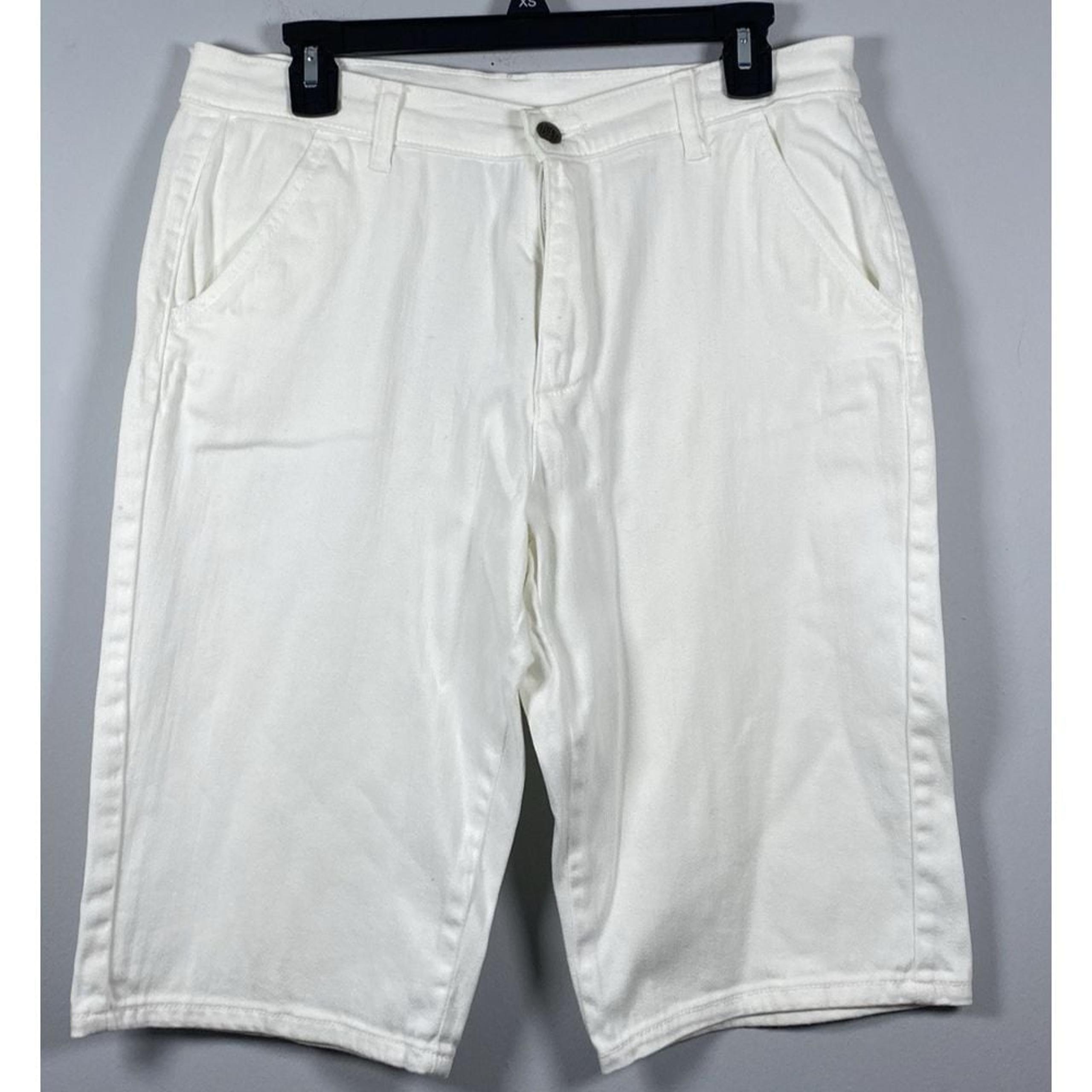 DG2 by Diane Gilman Shorts Women's Size 8 White Virtual Stretch Bermuda Beach
