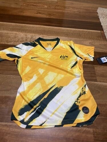 NWT nike Womens medium Australia Soccer Jersey World Cup Olympics