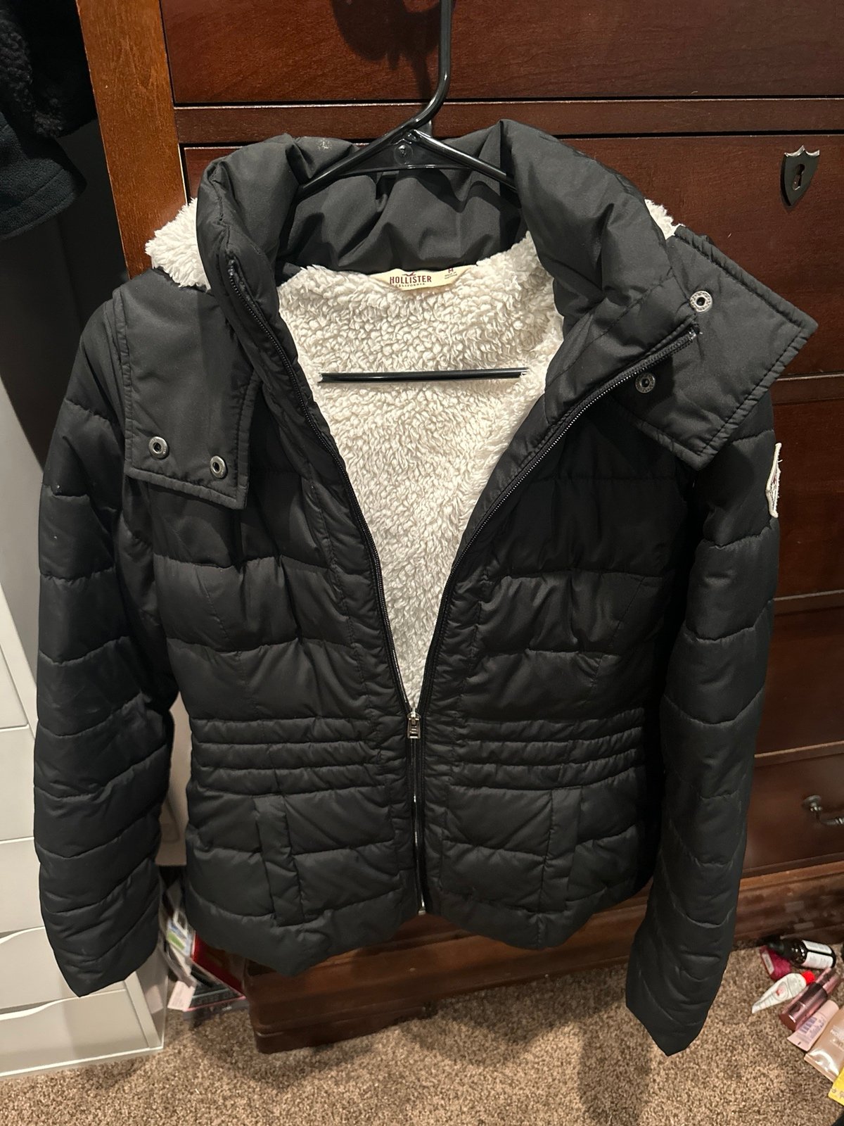 Woman’s black quilted jacket - Hollister