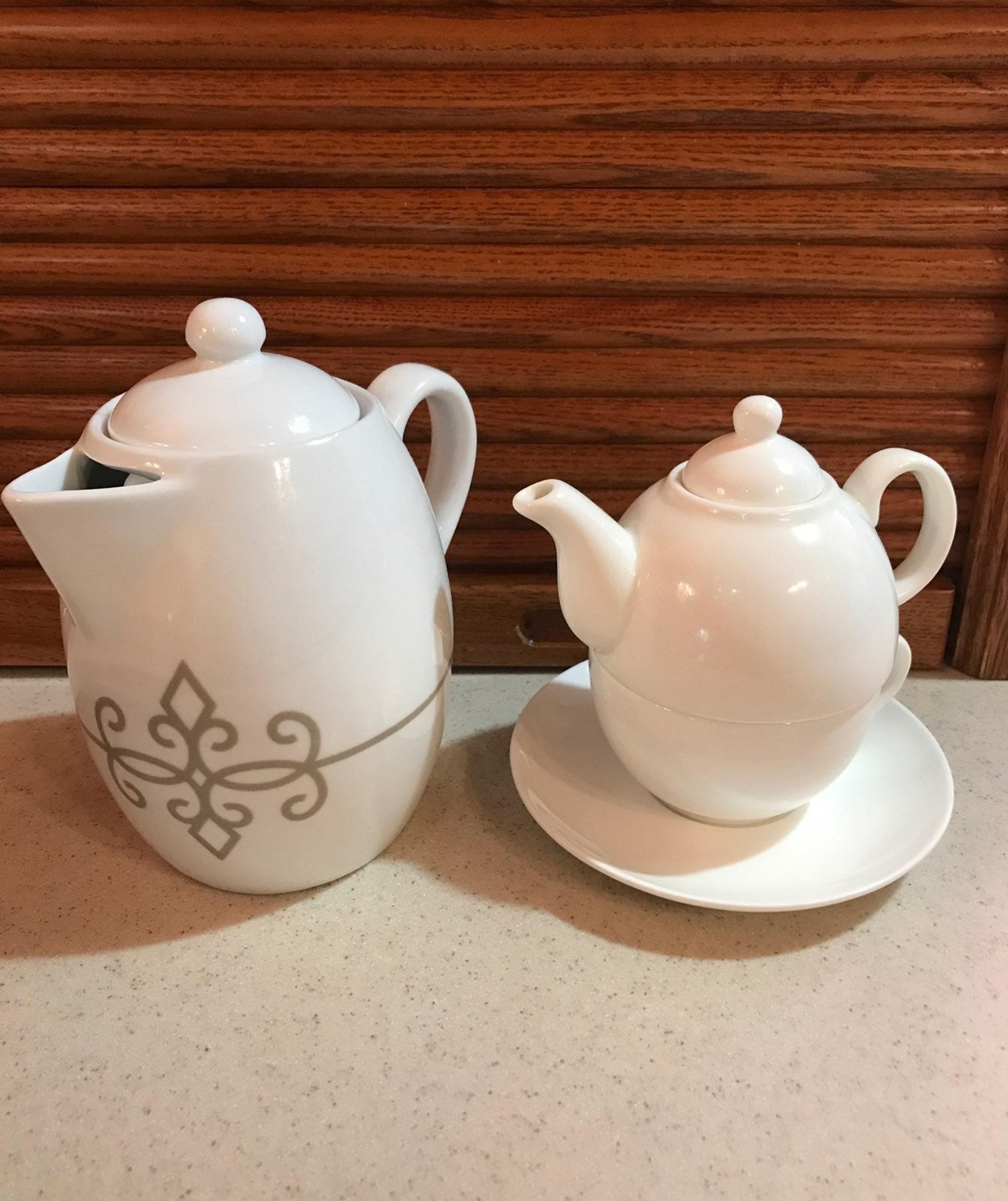 Lot of 2 Teapots