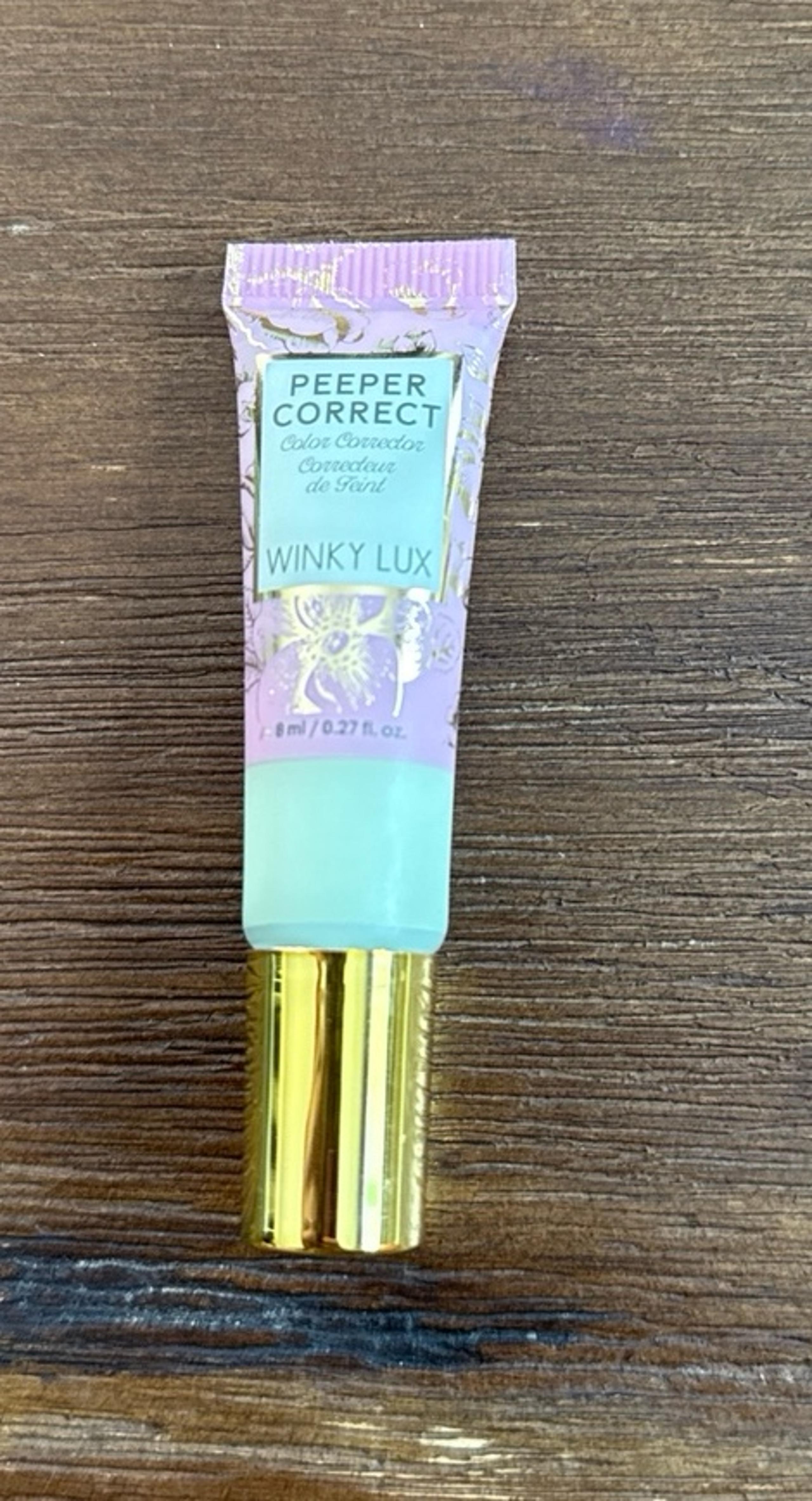 Winky Lux Peeper Correct