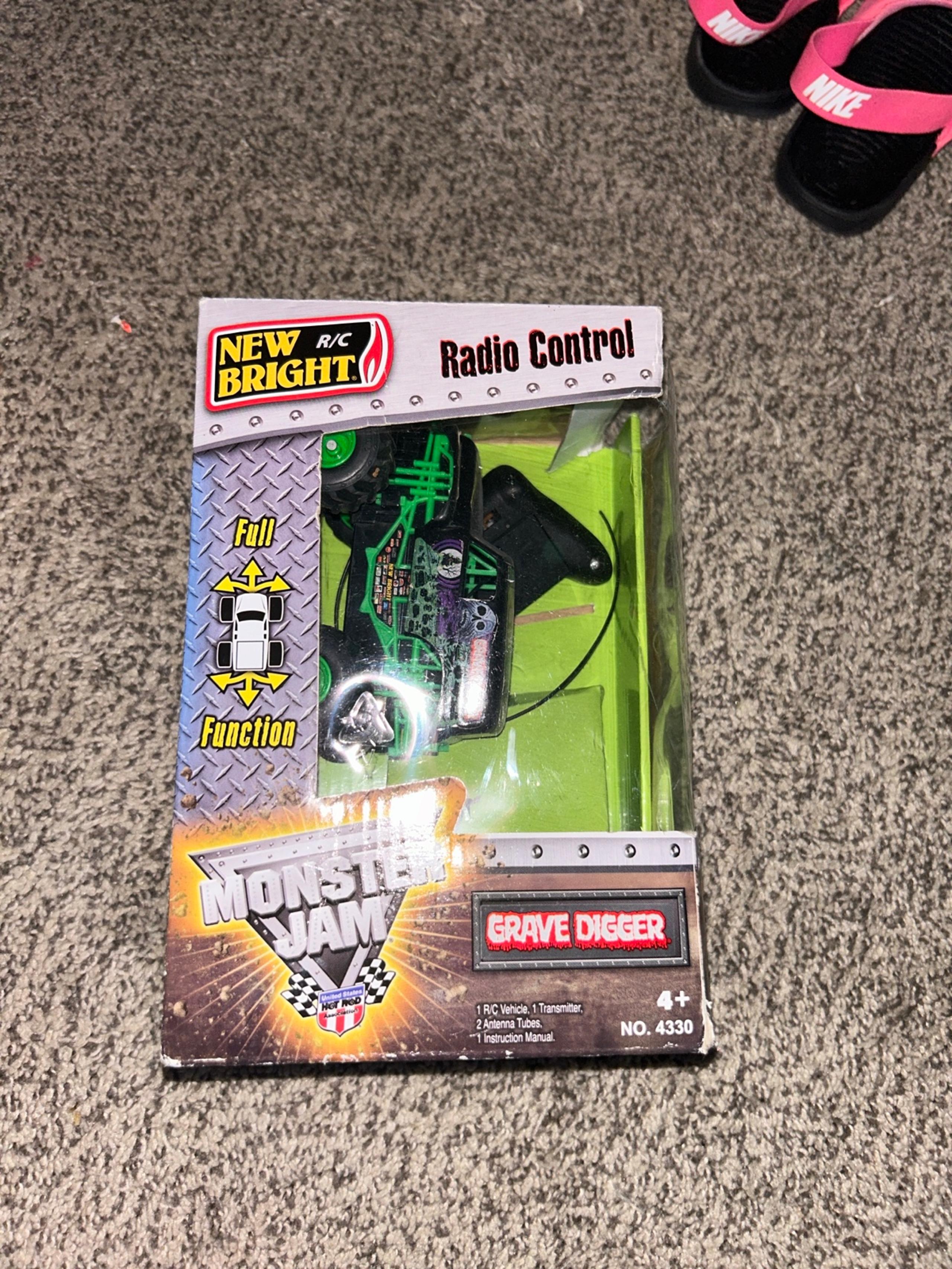 Monster Jam Grave Digger R/C truck
