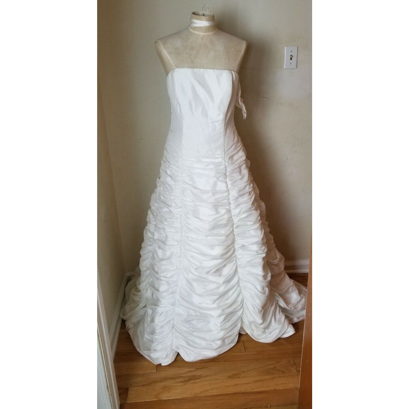 NEW Davids Bridal Wedding Dress white strapless Corset Ruffle Ruching Gown 14