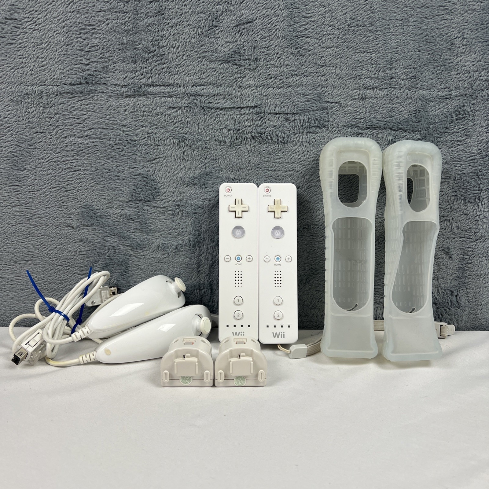 2x OEM Nintendo Wii Remote + 2x Nunchucks + 2x Wii Motion Adapeters + 2x Covers