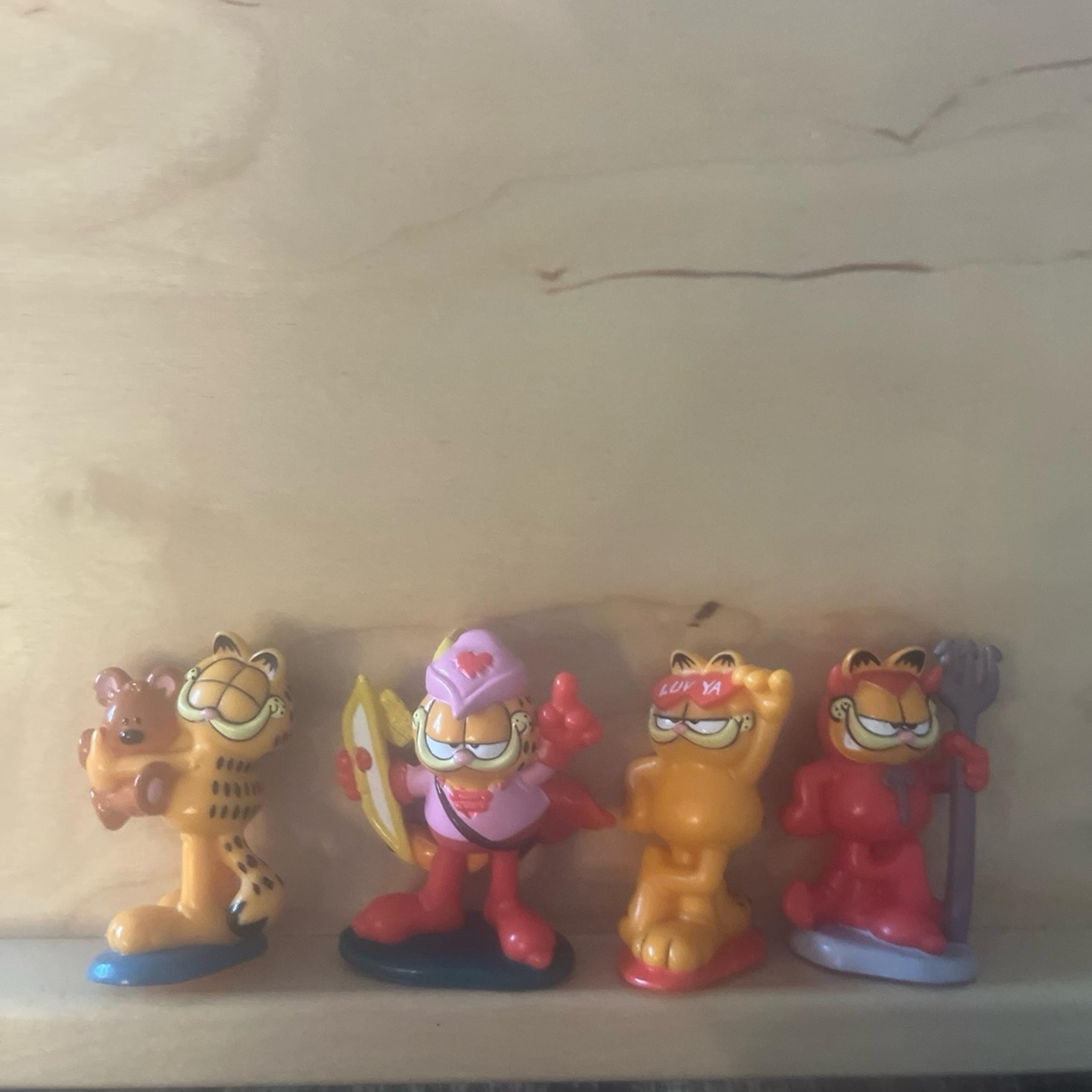 Lot of 4 PVC Garfield Figures As Pictured