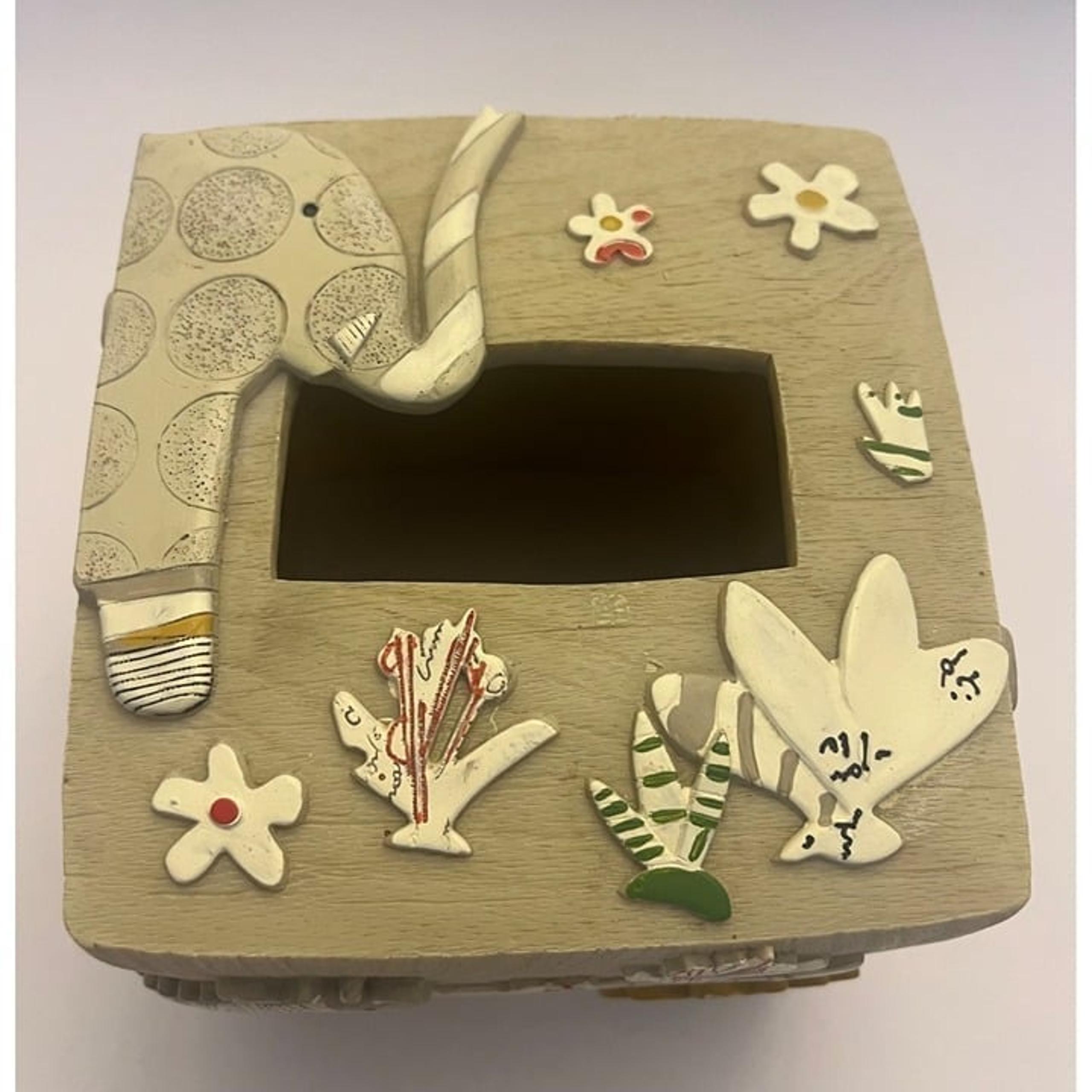 Tissue Holder Caddy Animal Crackers Zoo Giraffe Elephant Lion Monkey Nursery