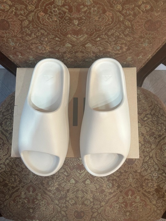 Yeezy slides size 11 Men's non-slip slippers