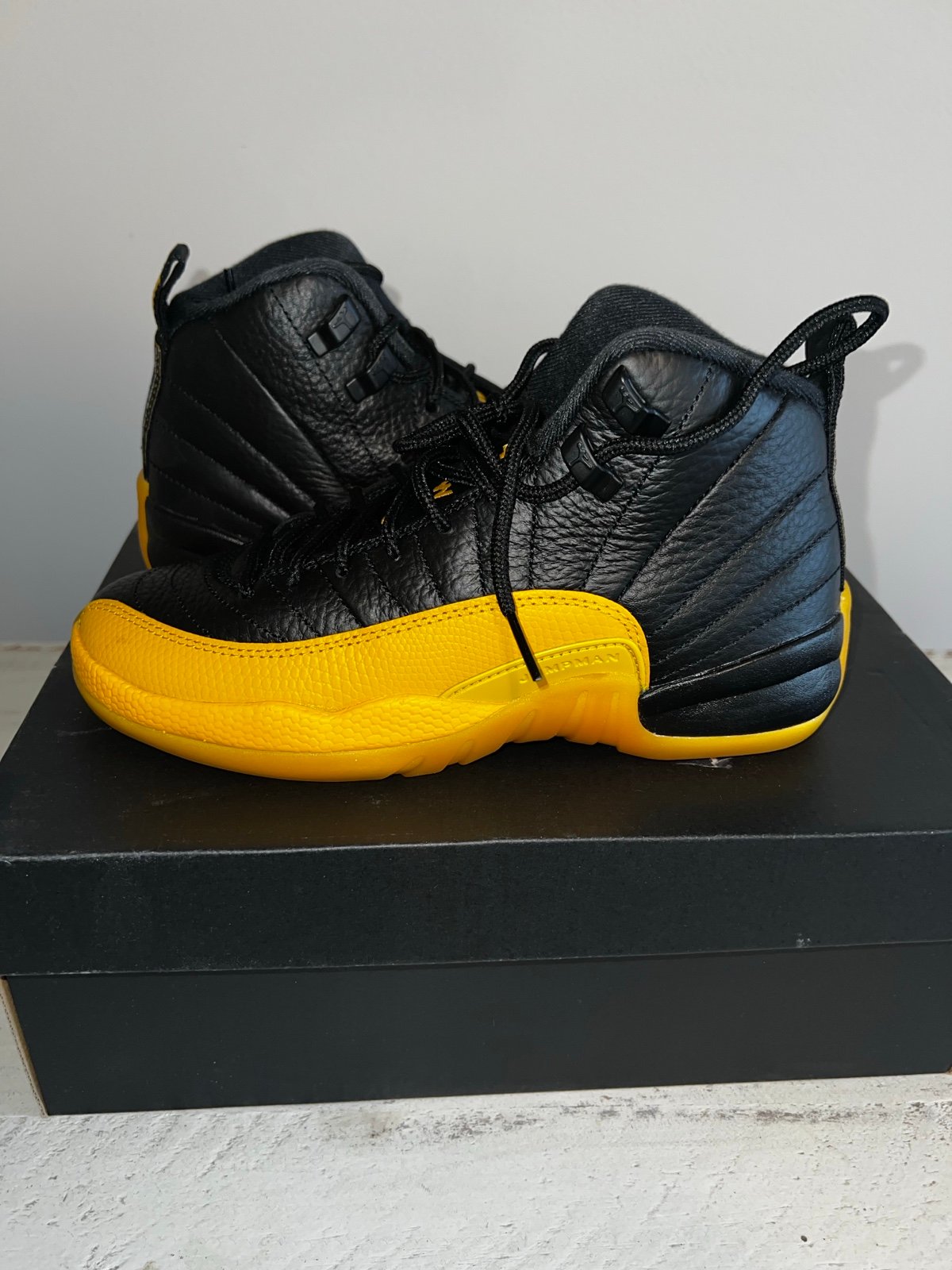 Jordan 12 university gold