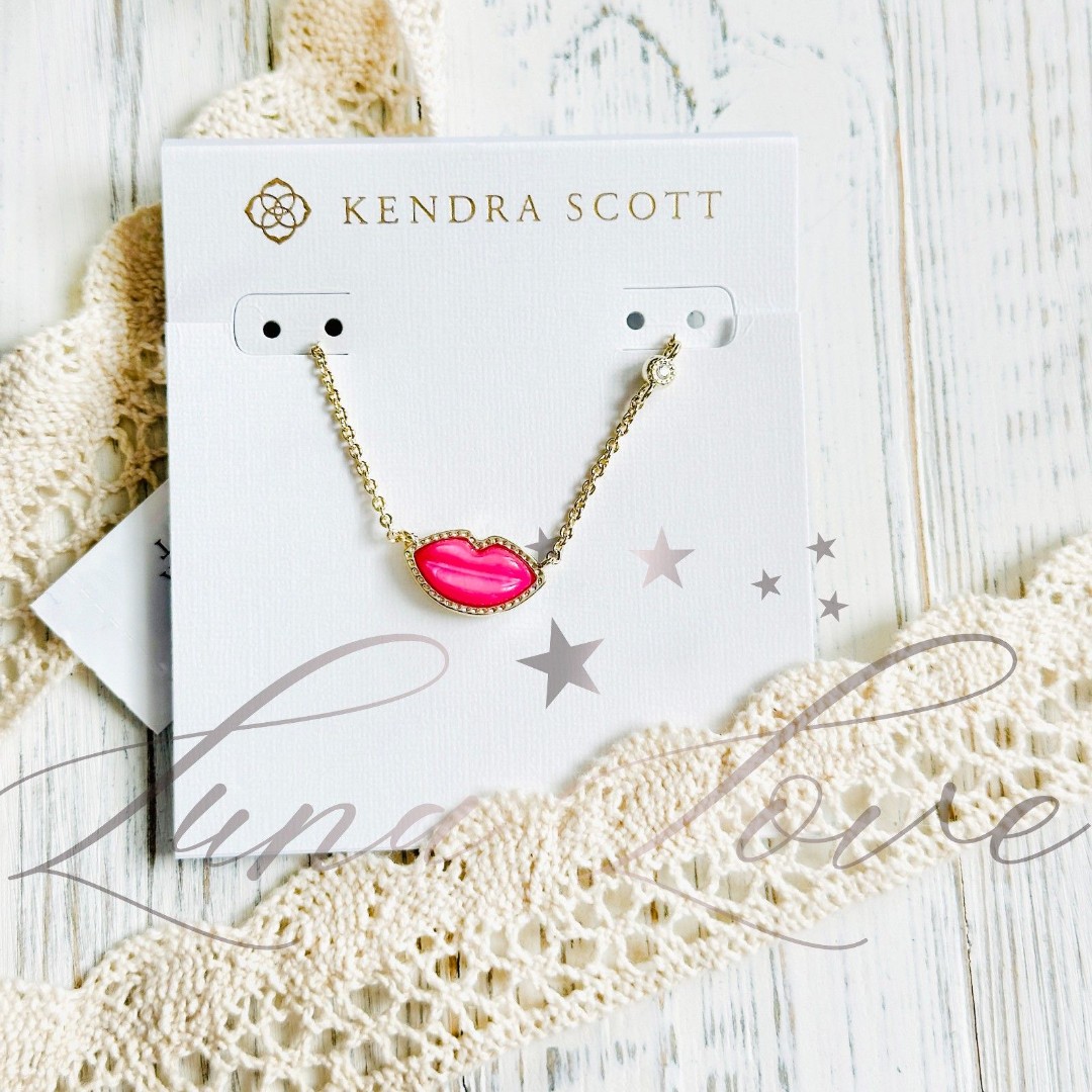 KENDRA SCOTT Lips Gold Pendant Necklace in Hot Pink Mother-of-Pearl NWT