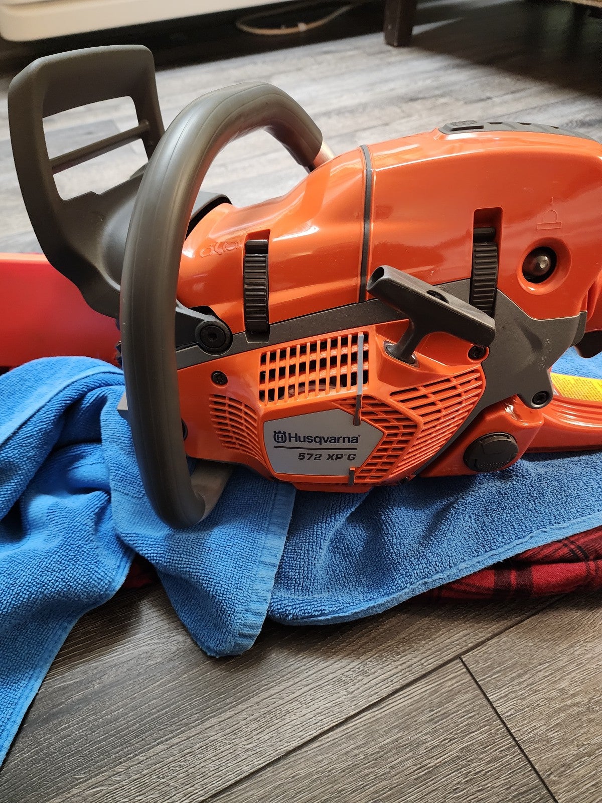 Gas powered chainsaw