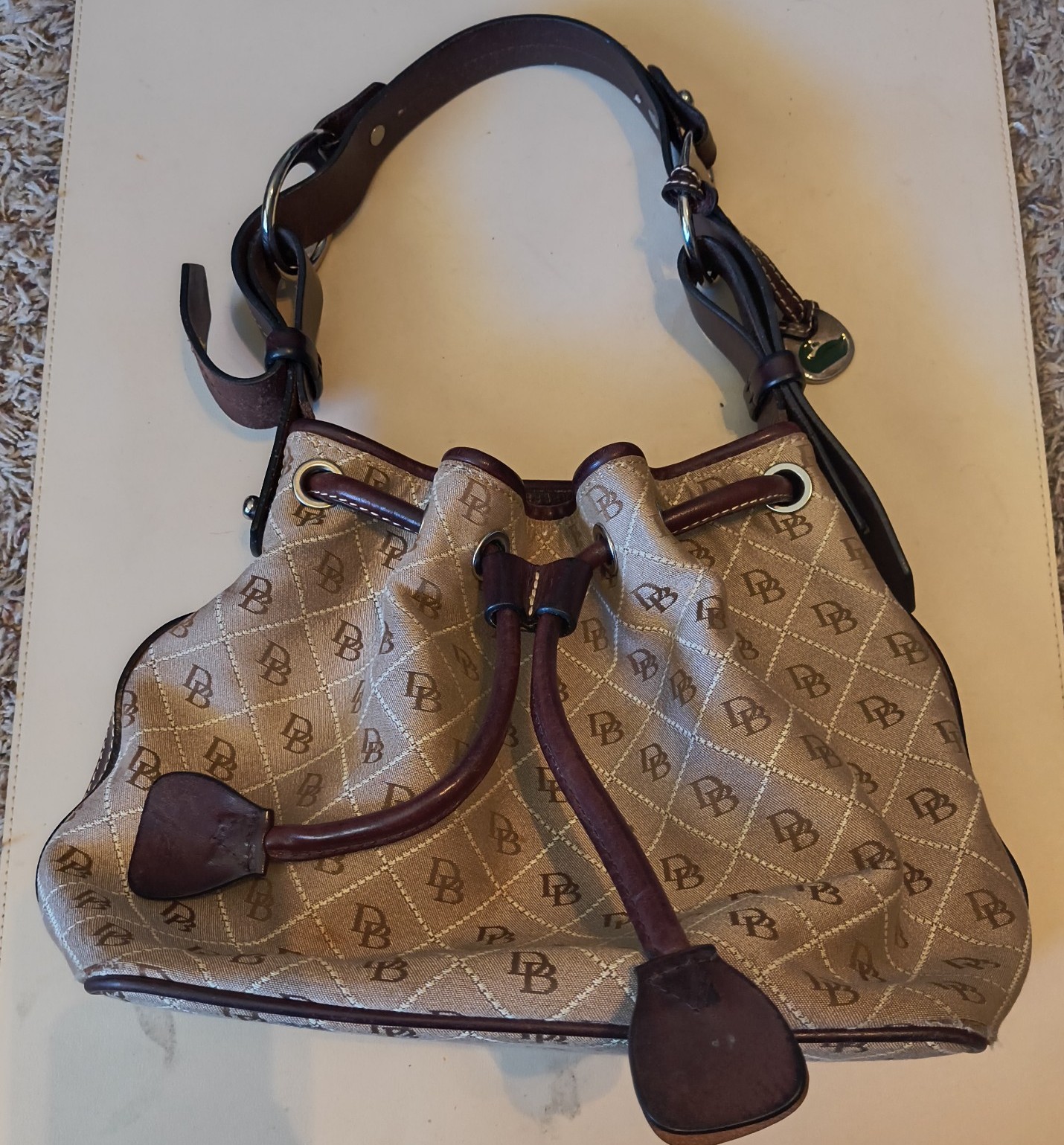 Dooney & Bourke hand bag