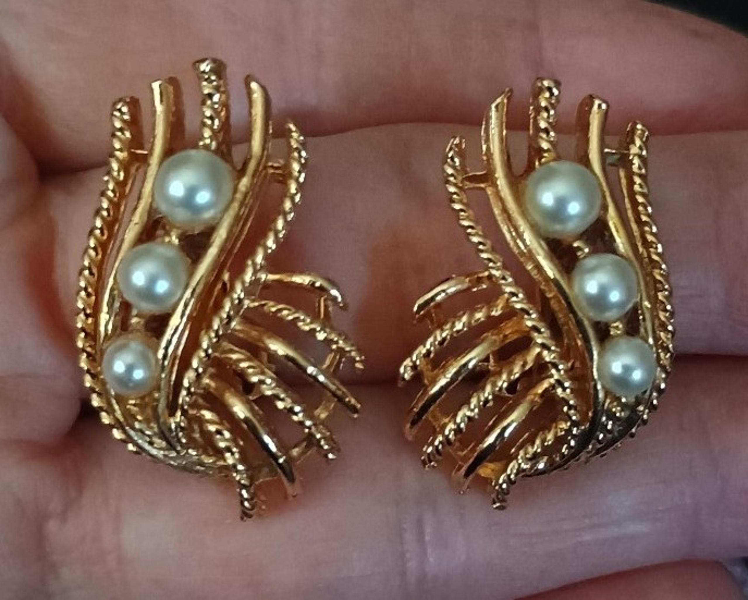 Vintage like New Faux Pearl Clip On Earrings