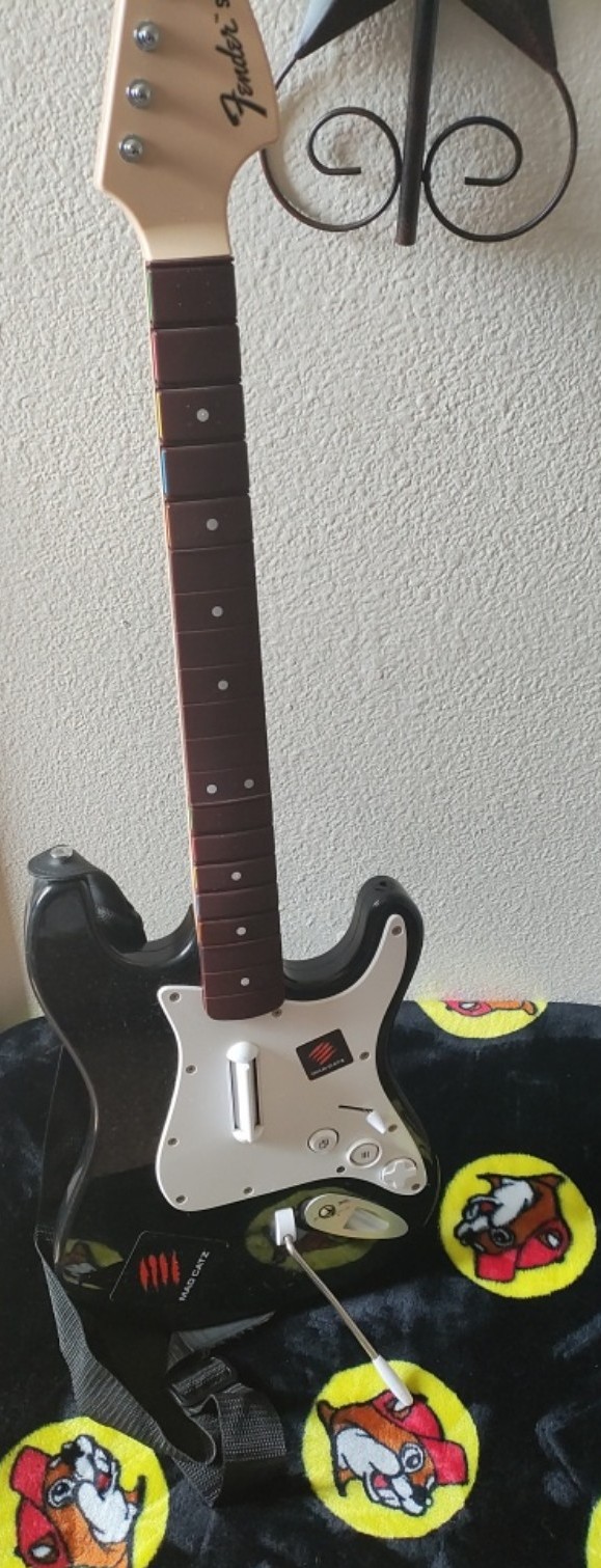 Rock Band 4 Black Wireless Guitar Fender Stratocaster Xbox One 91161