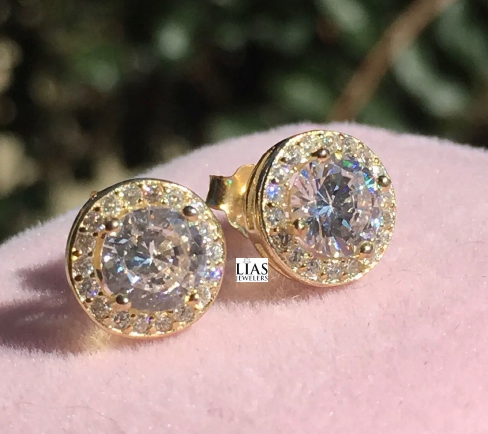 New 18k yellow gold studs earrings