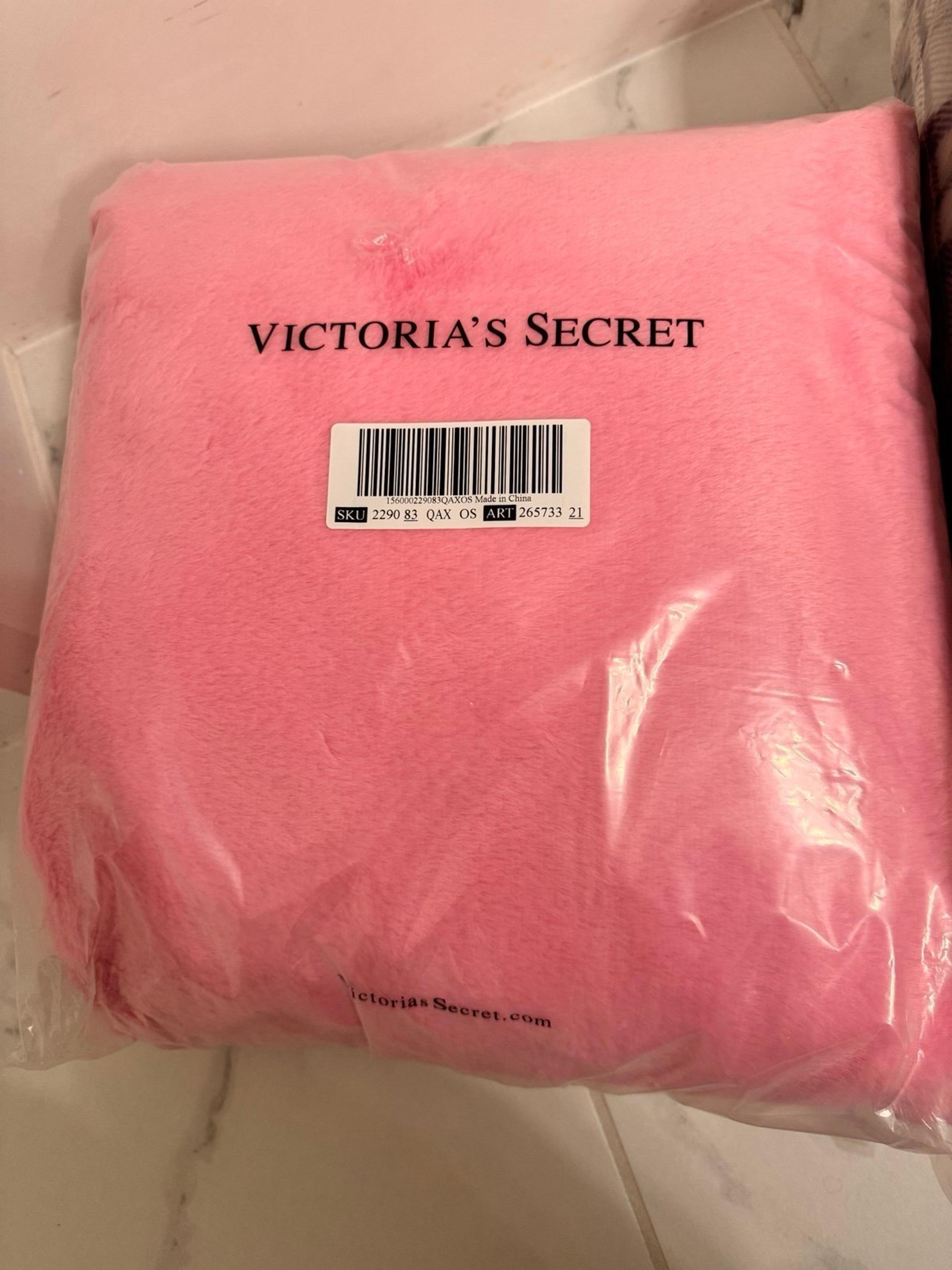 New VS Sherpa Blanket limited edition