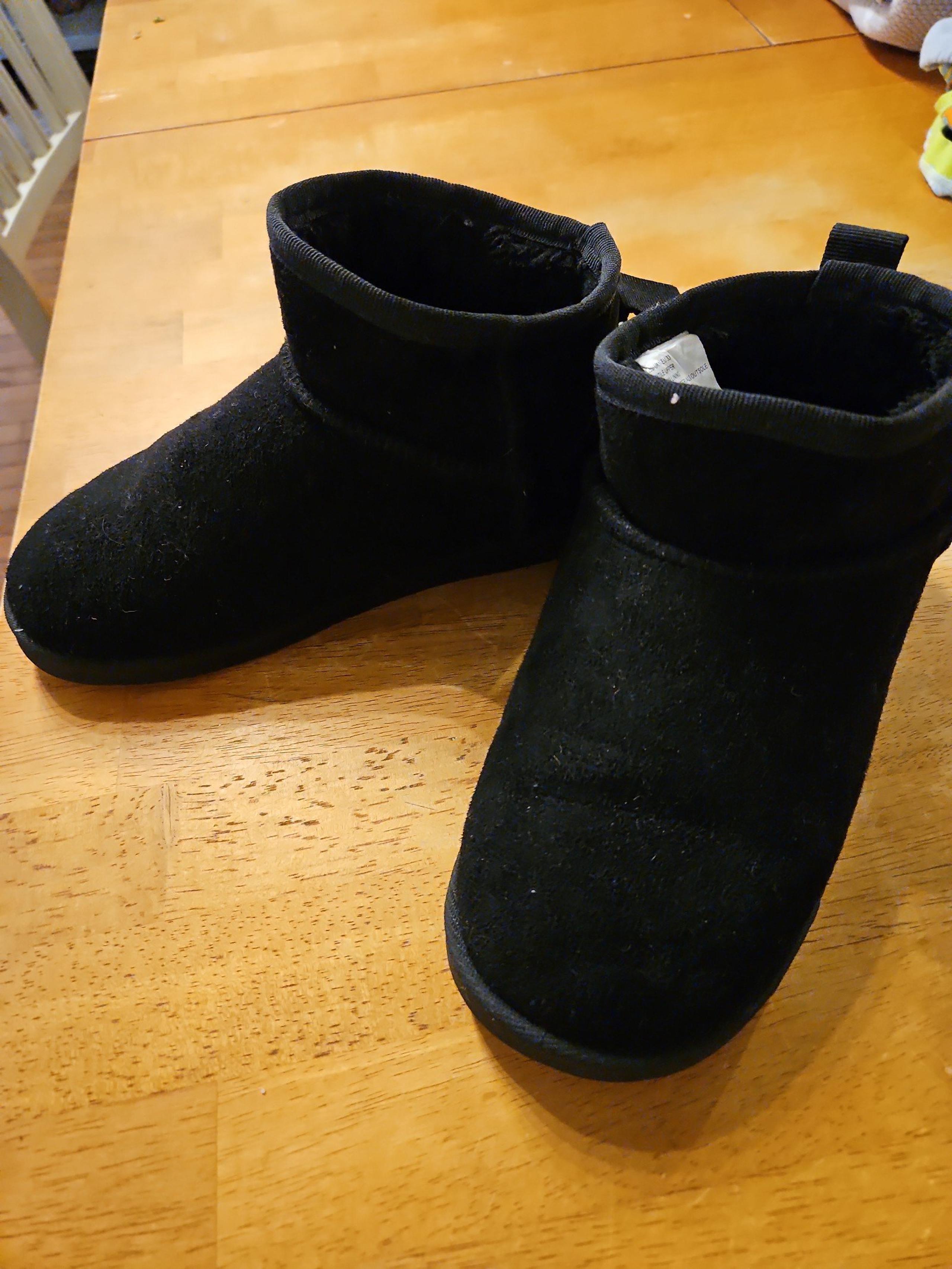 Black short boots
