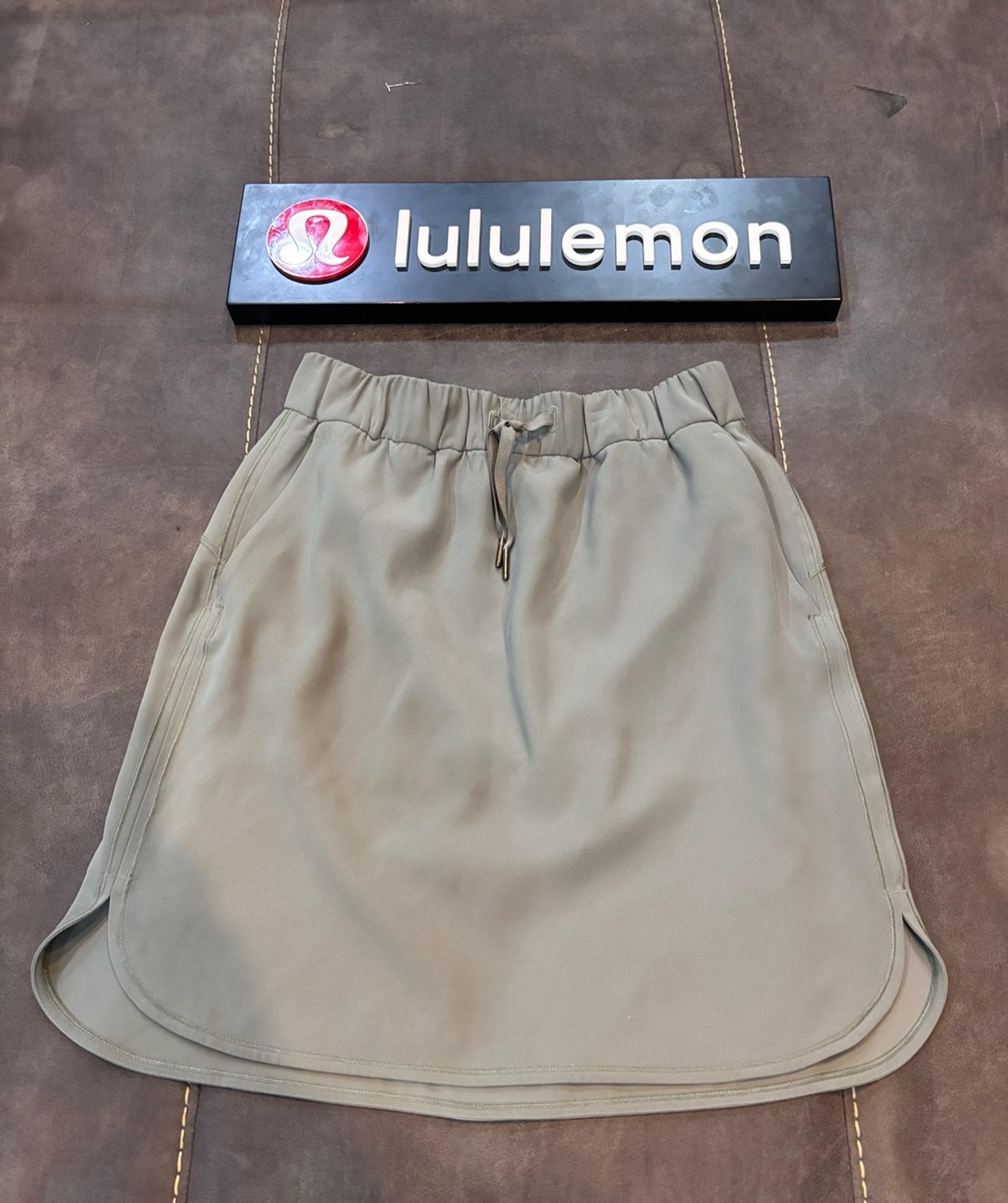 Lululemon On The Fly Woven Skirt Size 8 Green Khaki | Casual Athletic