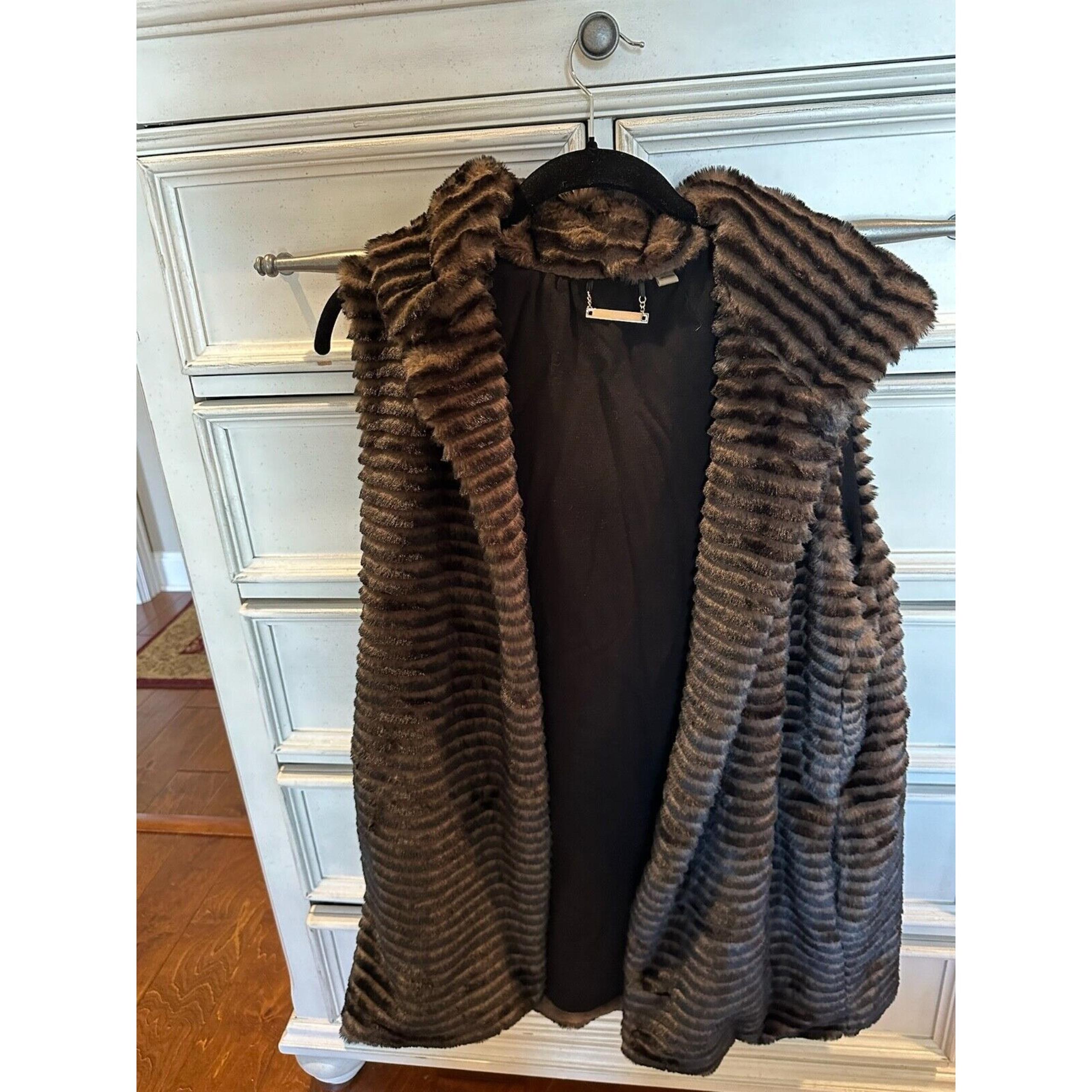 Tahari Women's Winter Faux Fur Hooded Comfy Coat Jacket Vest Pockets-L