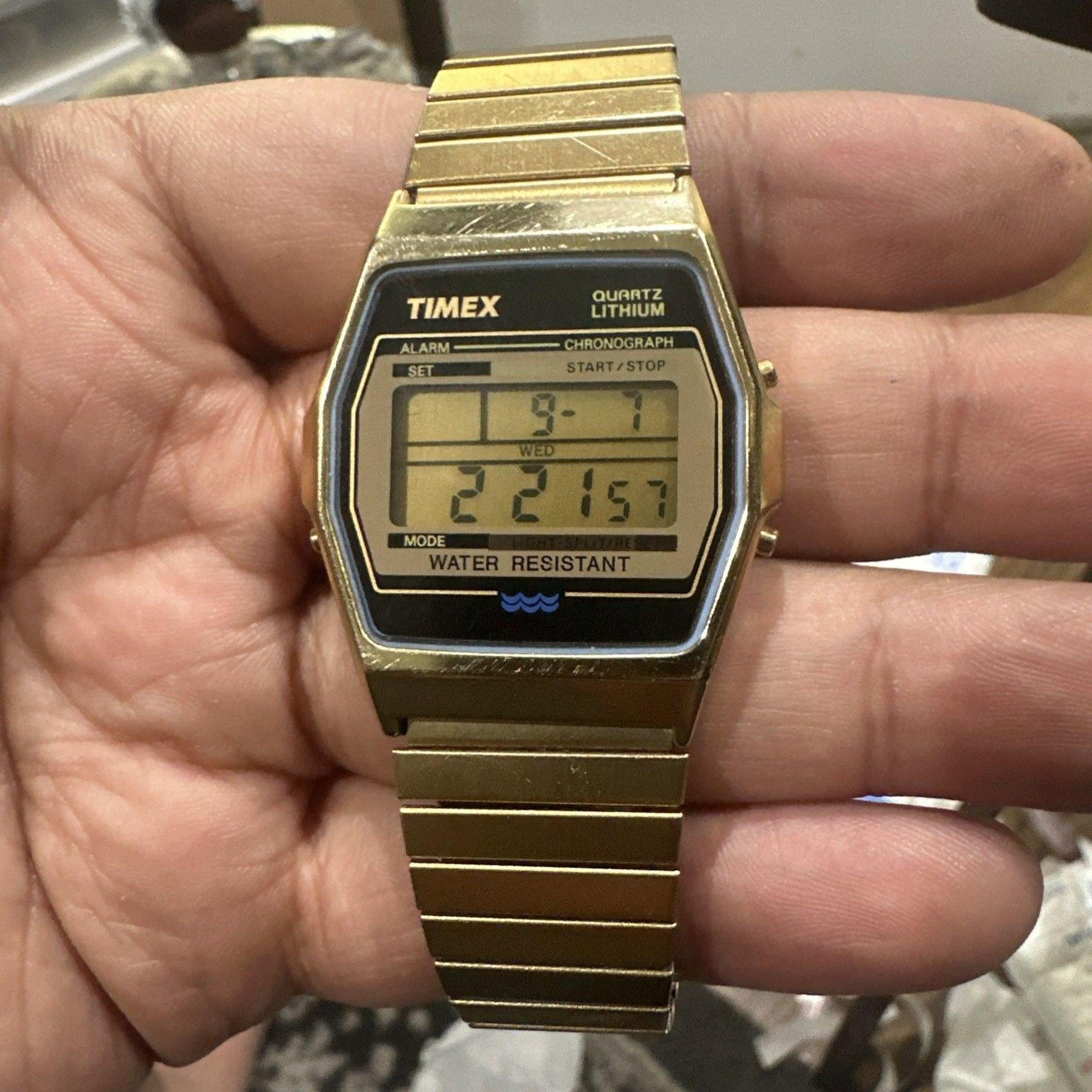 Working VTG 1980s TIMEX Quartz Gold Tone 34mm Mens Watch All Buttons Work - Mint