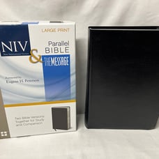 NIV and the Message Side-by-Side Bible : Two Bible Versions Together for