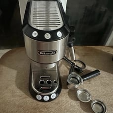 Delonghi EC680M Espresso, Cappuccino, Coffee Machine, Milk Frother & Accessories