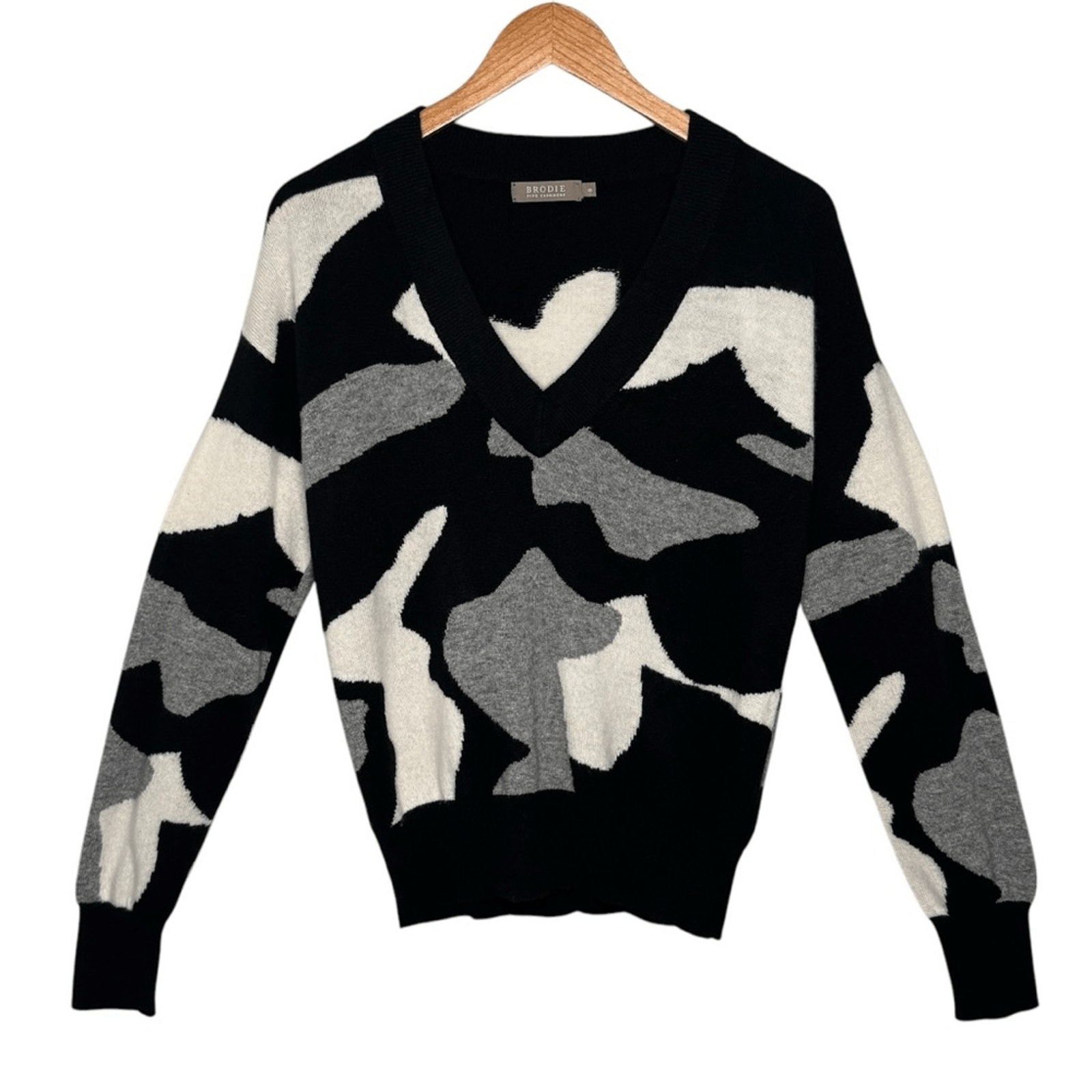 Brodie Cashmere Camo V-Neck Sweater Black White Gray - Size Small